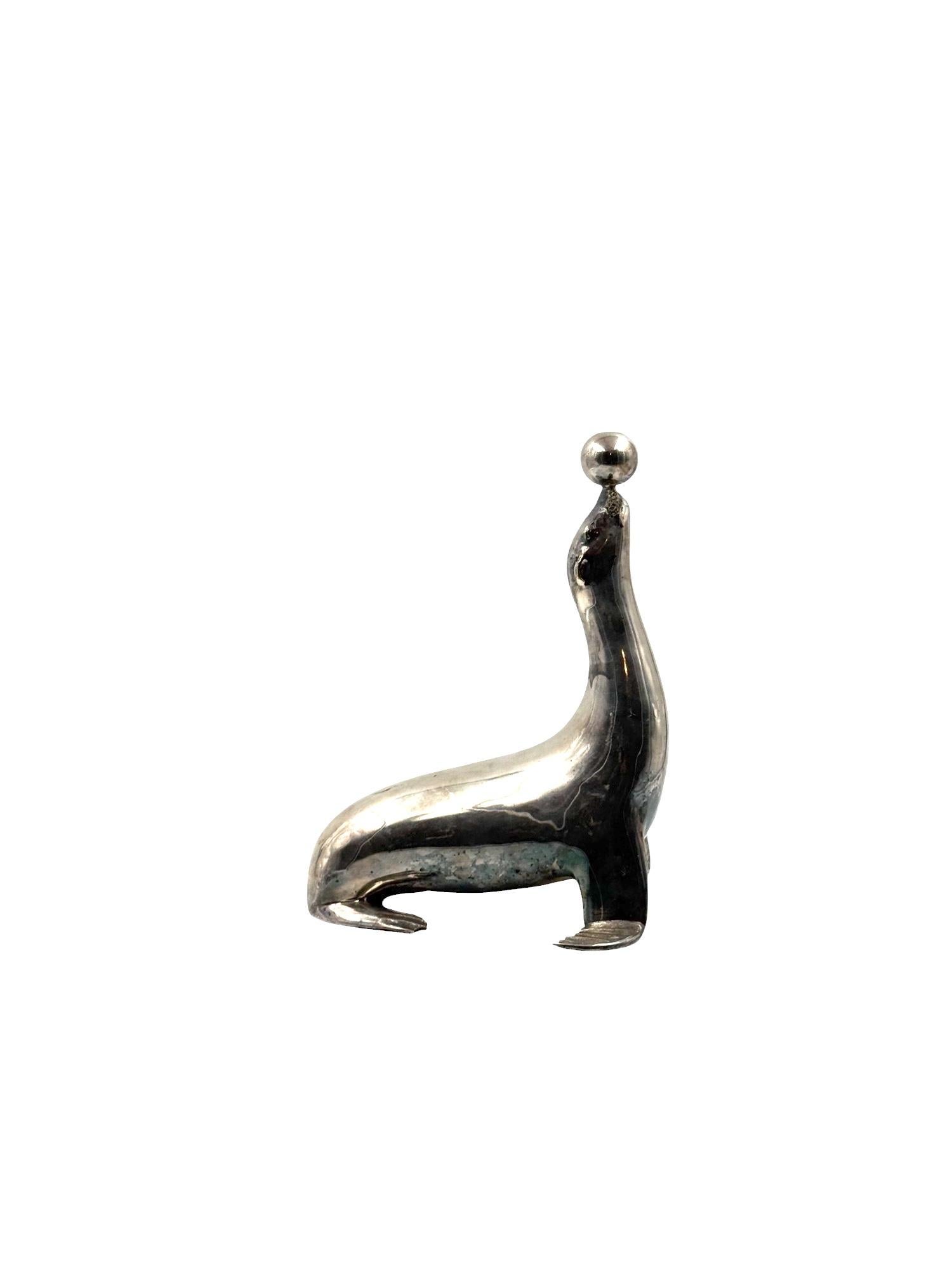 Art deco silverplated brass Seal sculpture, France 1940s in vendita 10