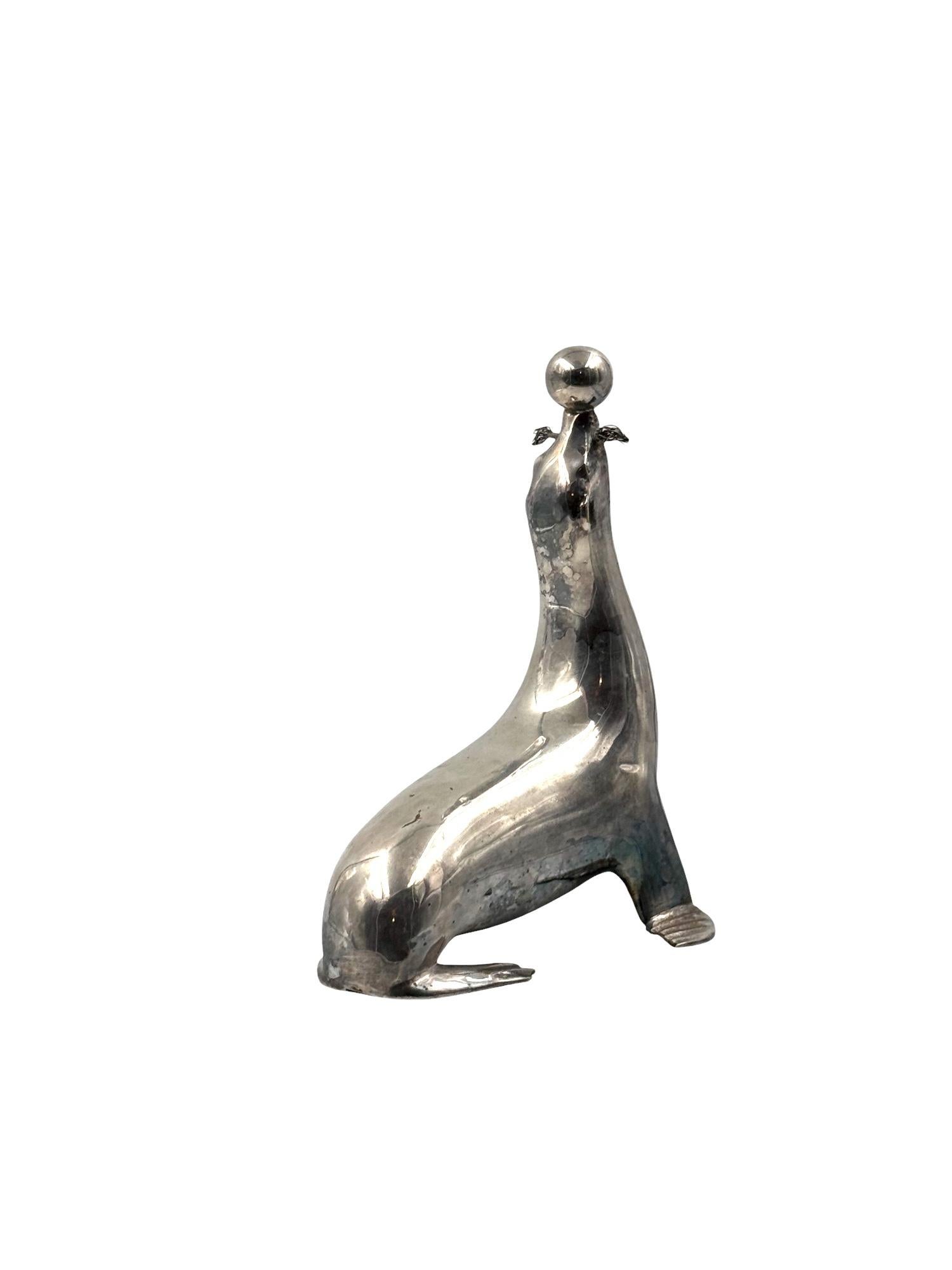 Art deco silverplated brass Seal sculpture, France 1940s in vendita 12