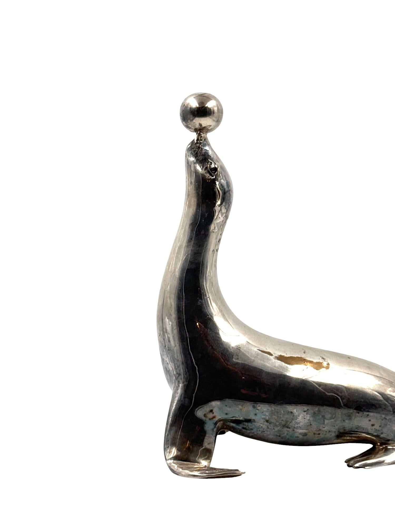 Art deco silverplated brass Seal sculpture, France 1940s in vendita 2