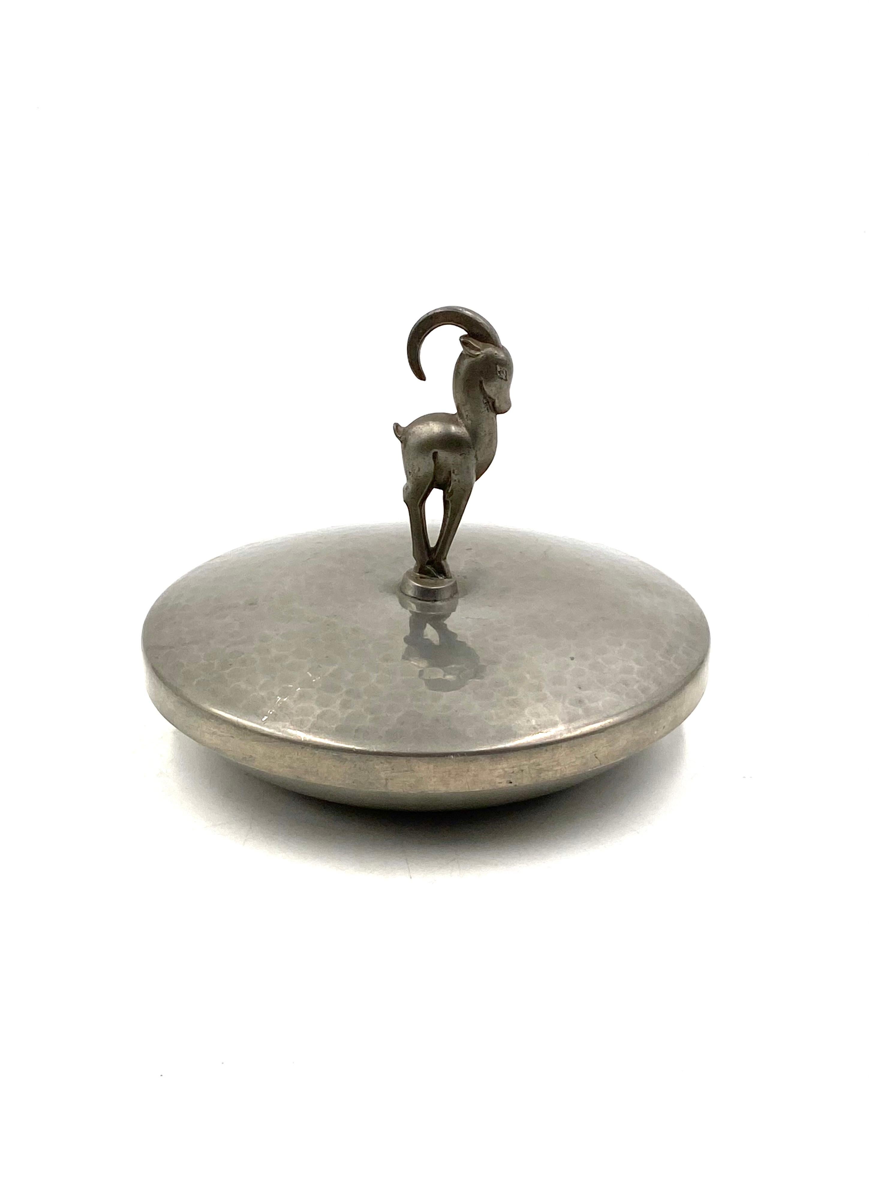 Boîte martelée Art Déco en métal argenté, Pierre Plasait France 1930s 3