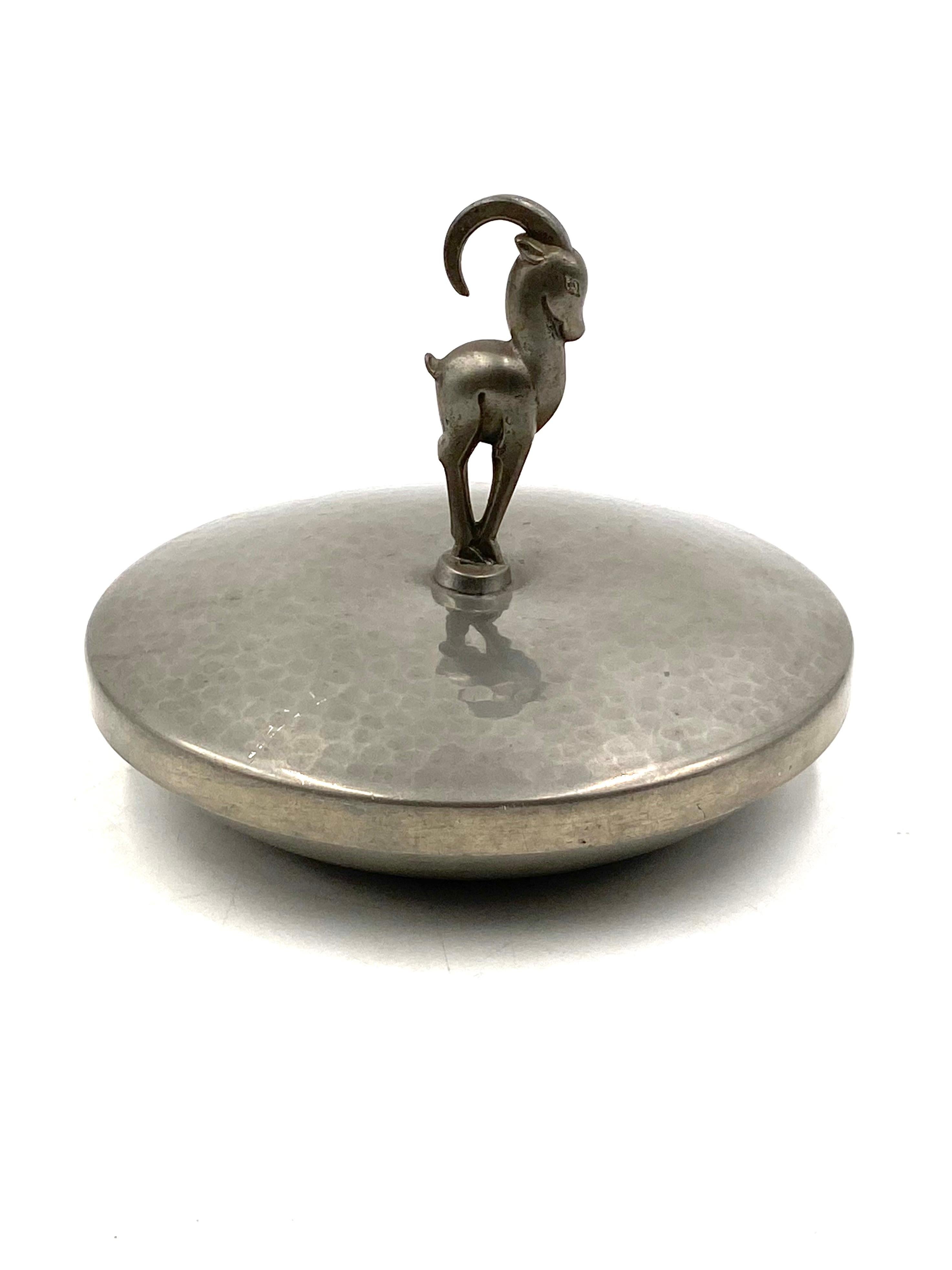 Boîte martelée Art Déco en métal argenté, Pierre Plasait France 1930s 4