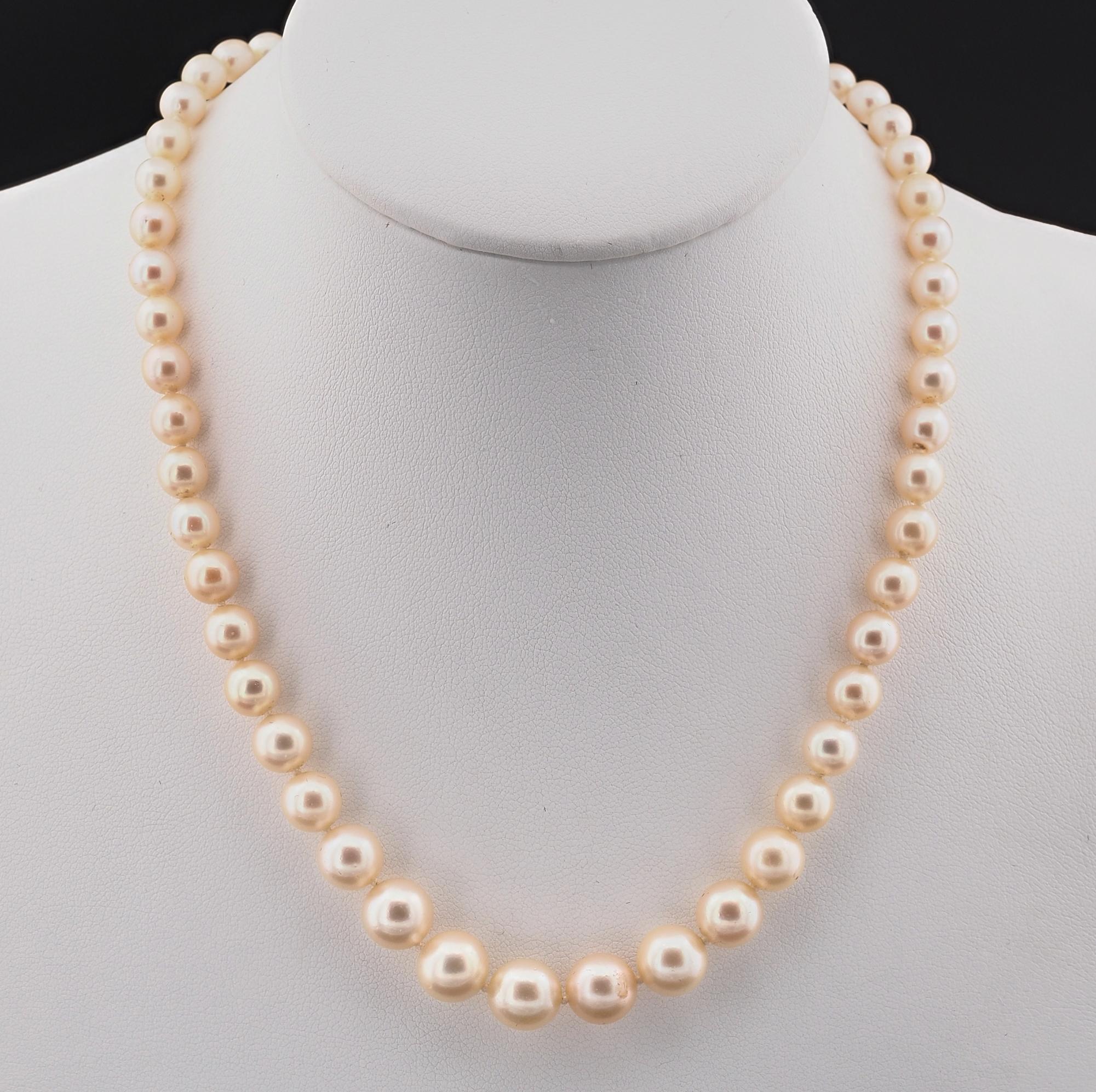Art Deco Beautiful Find
This charming original Art Deco necklace is 1920 ca
It comprises a beautiful single strand of graduated salt water Pearls going from 8.8 to 5 mm. – good roundness, nice skin, white creamy with goodish reflections, nice