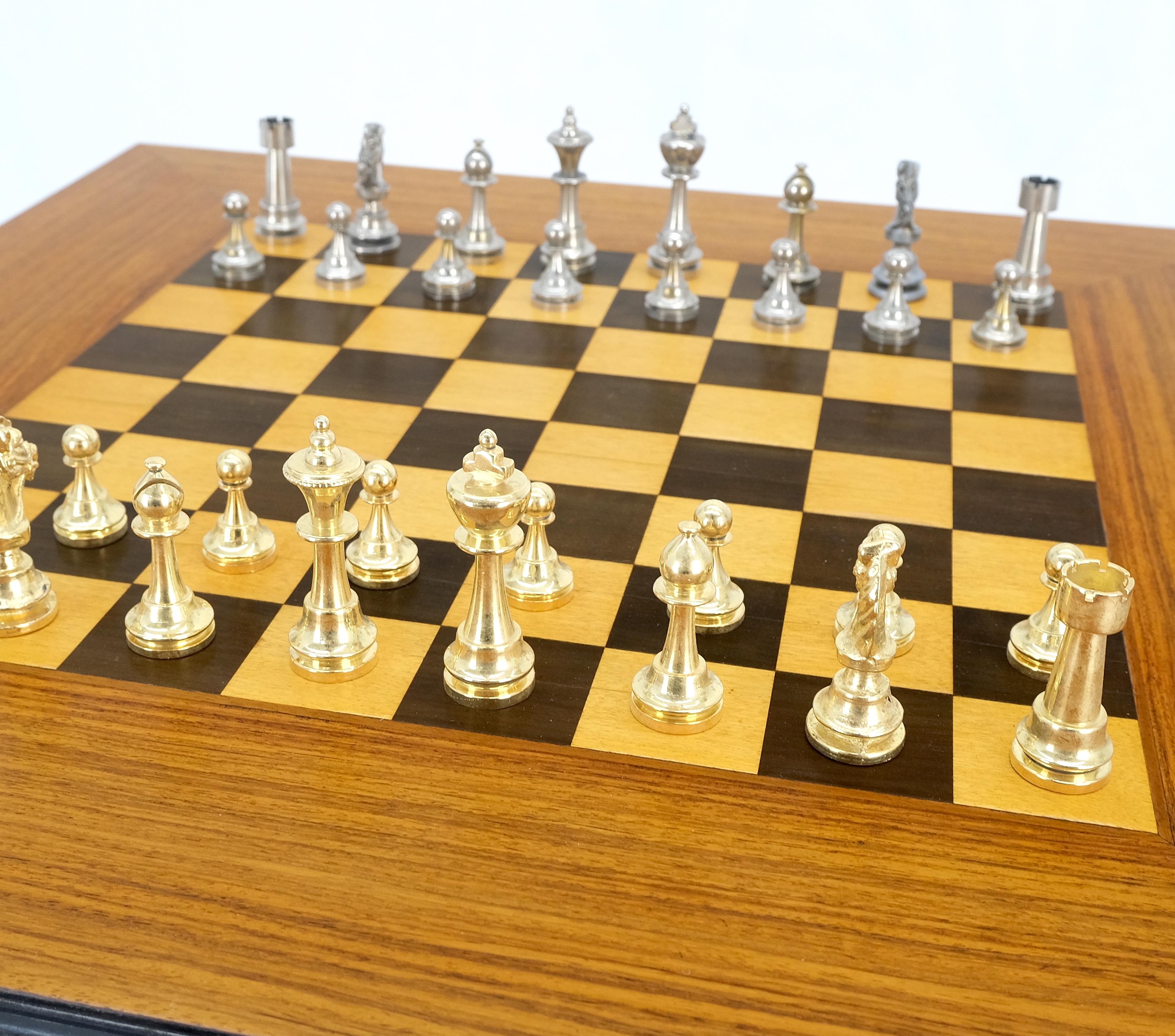 Art Deco Single Pedestal Square Game Table Pull Out Trays Chess Board Set Mint! (Moderne der Mitte des Jahrhunderts) im Angebot