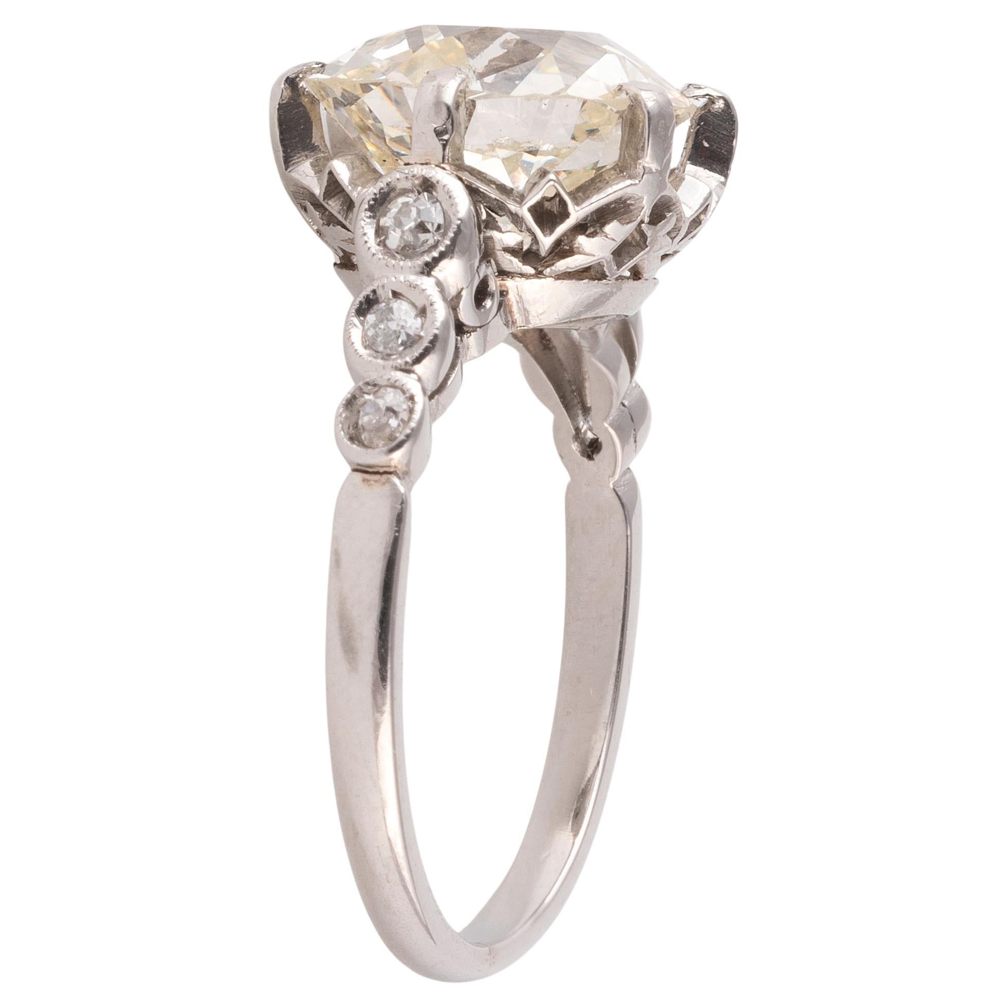 Art Déco Anello Single Stone 3,4ct Cushion Cut Diamond Circa 1920, in stile Art Deco in vendita