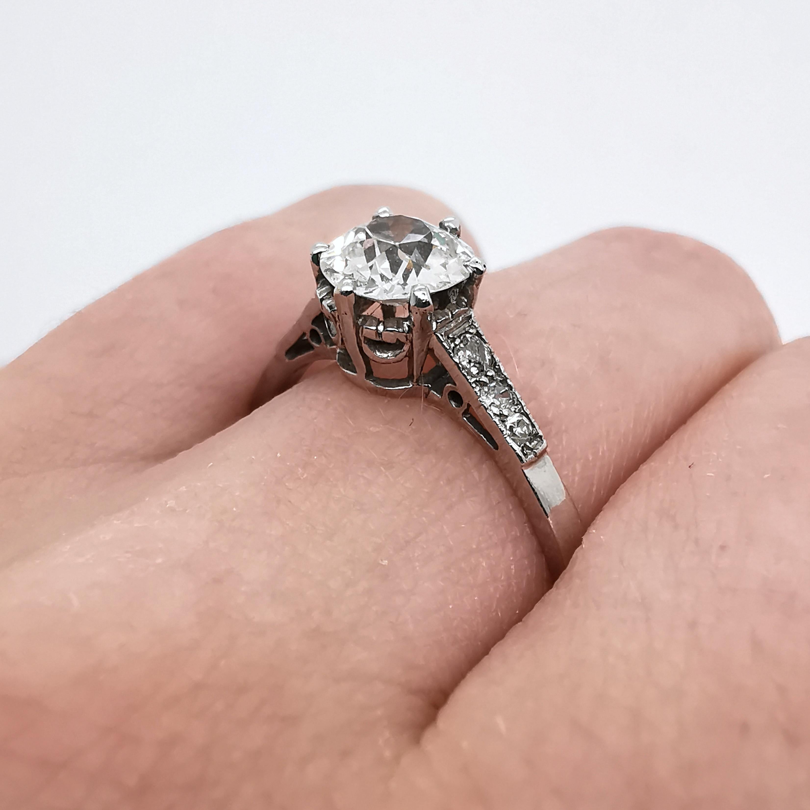 Art Déco Anello Single Stone in platino e diamanti, 0,84 carati, circa 1930 in vendita
