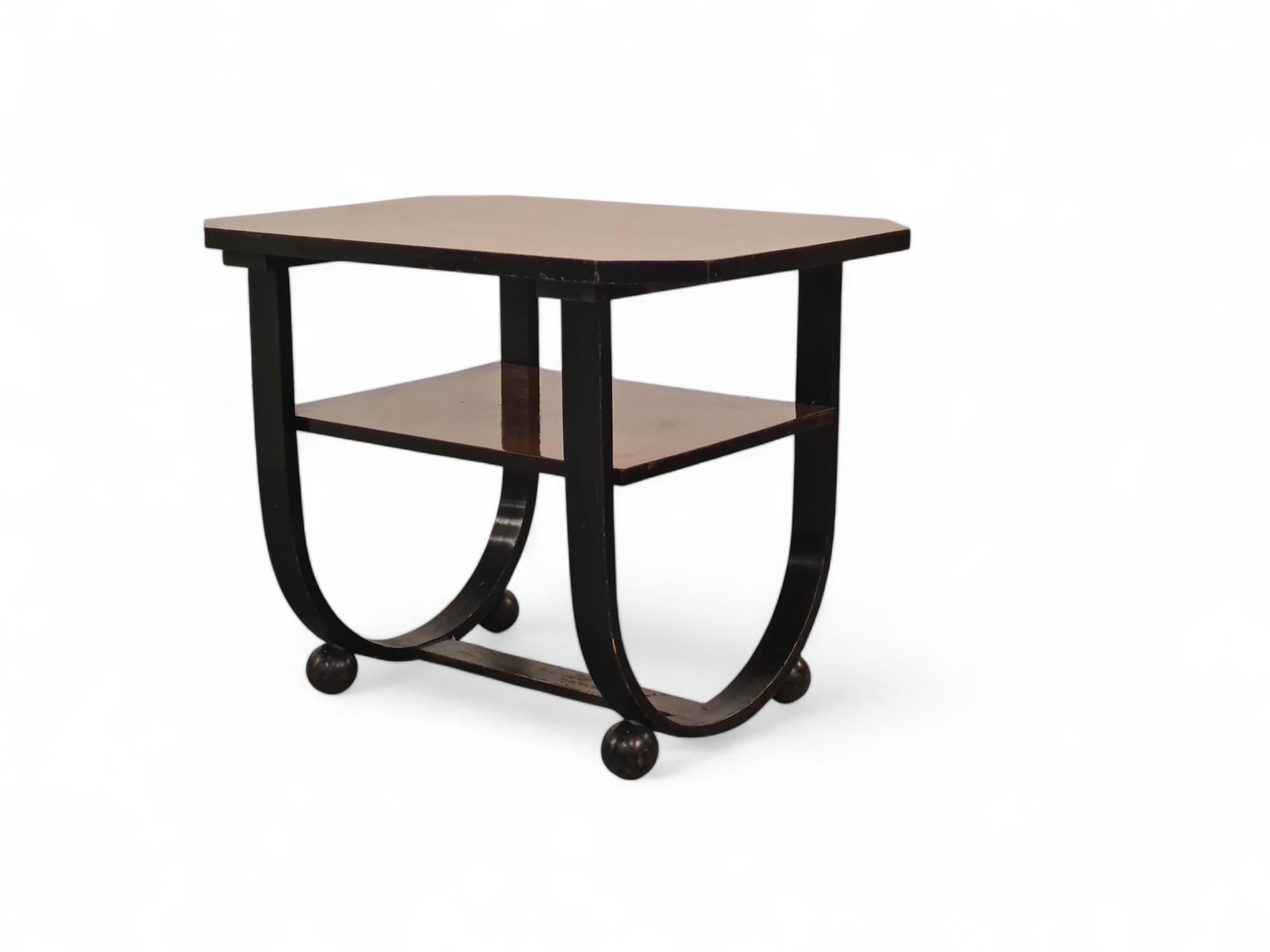 Une table Art déco des années 1930, modèle 149, baptisée 