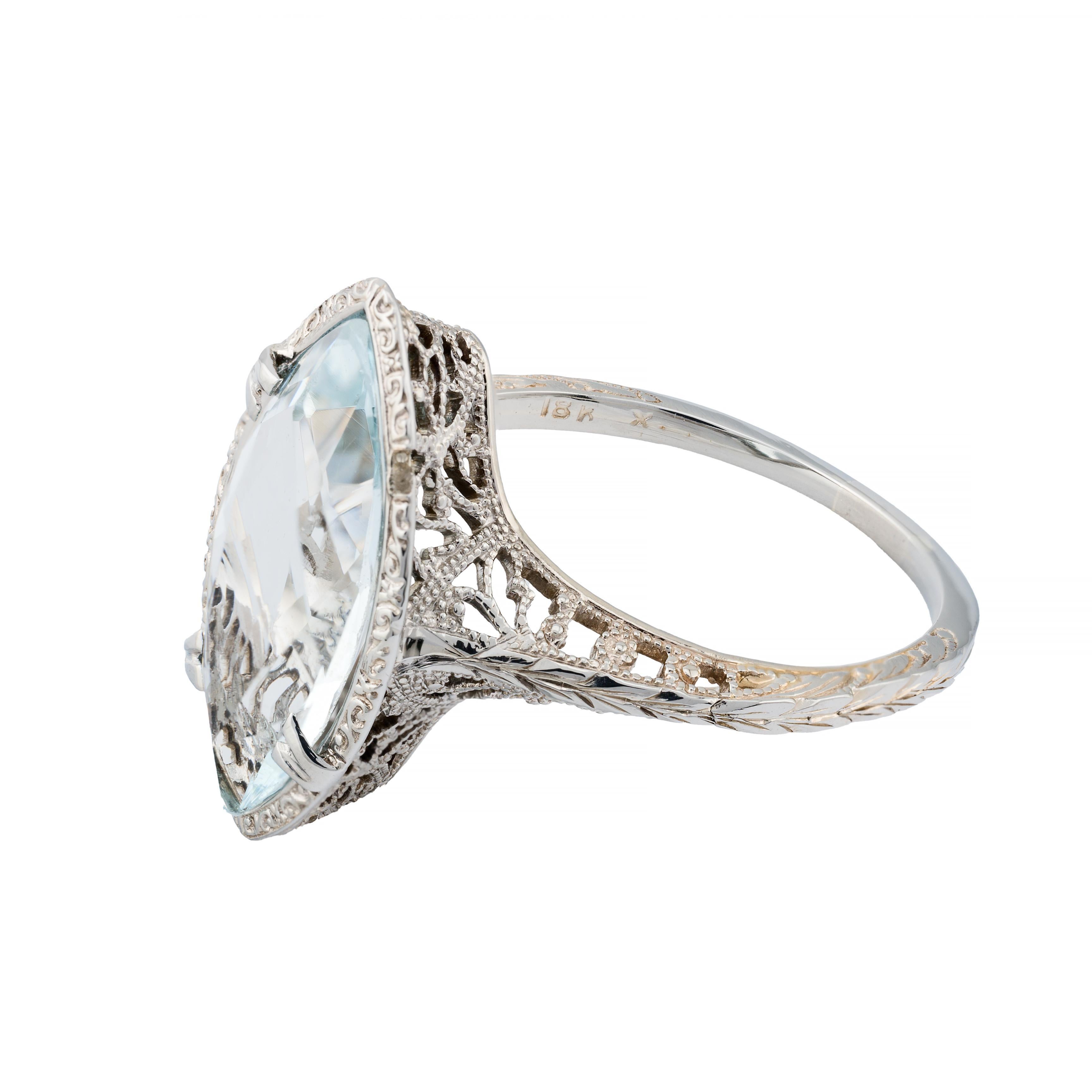 Art Deco Sky Blue Aquamarine Solitaire Filigree Ring in 18 Karat White Gold In Excellent Condition For Sale In Boston, MA