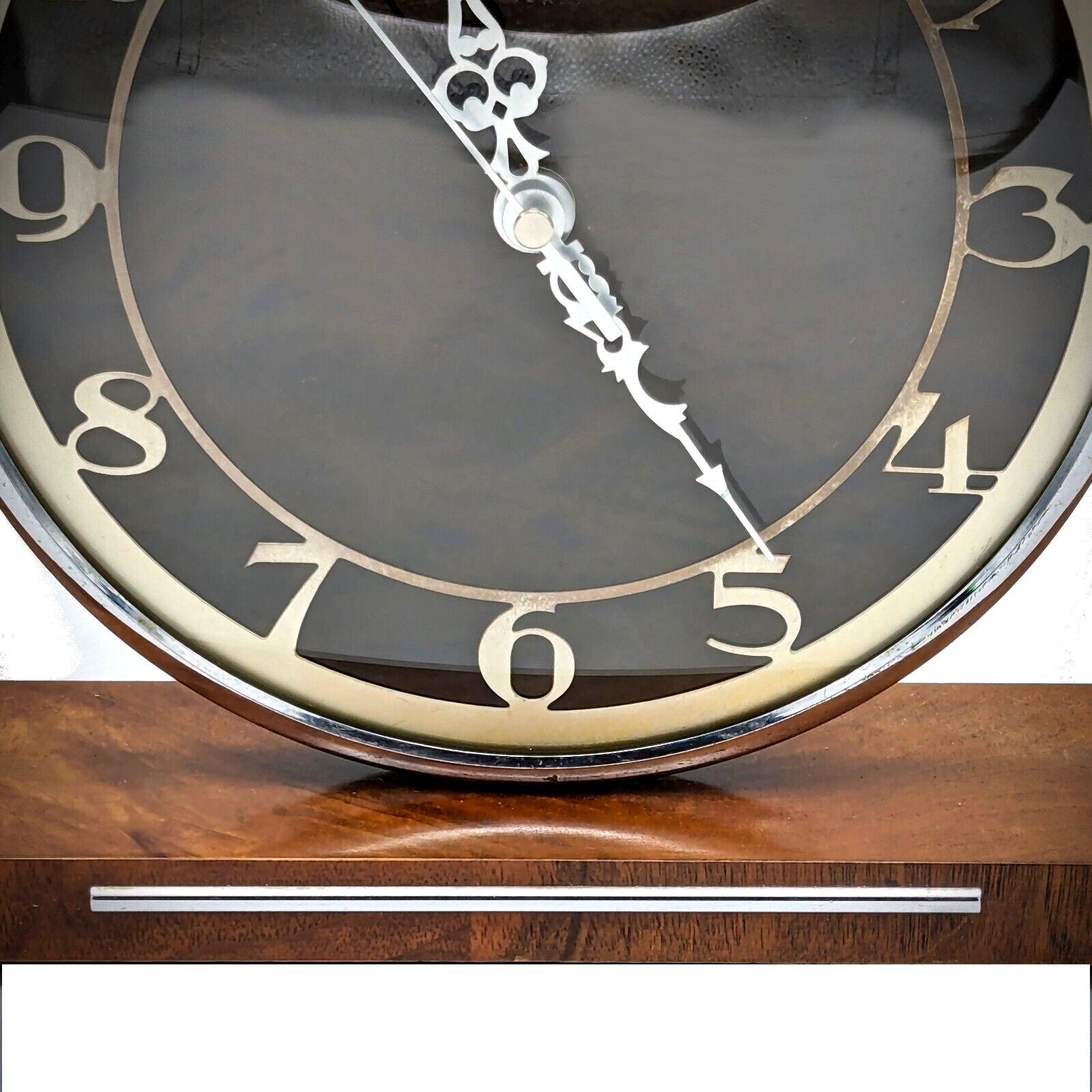 Art Deco Wolkenkratzer Chrom & Nussbaum Mantle Clock, Englisch, um 1930 (Glas) im Angebot