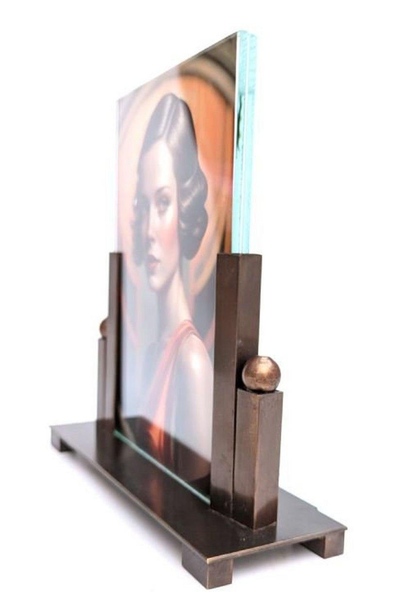 Art Deco Skyscraper Free Standing Picture Frame, c1930 In Good Condition For Sale In Devon, England