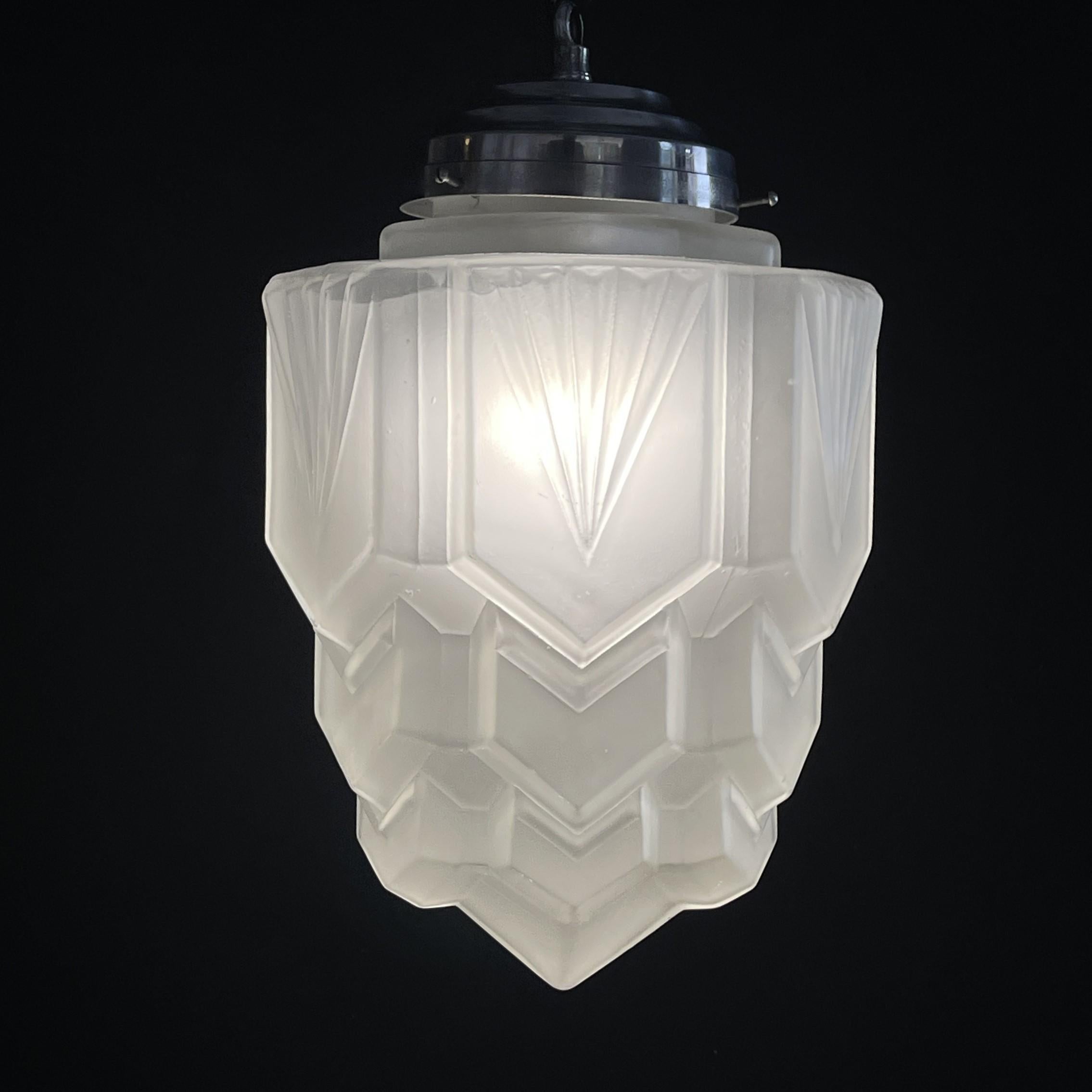 Francese Lampadario a sospensione Art Deco Skyscraper, anni '30 in vendita