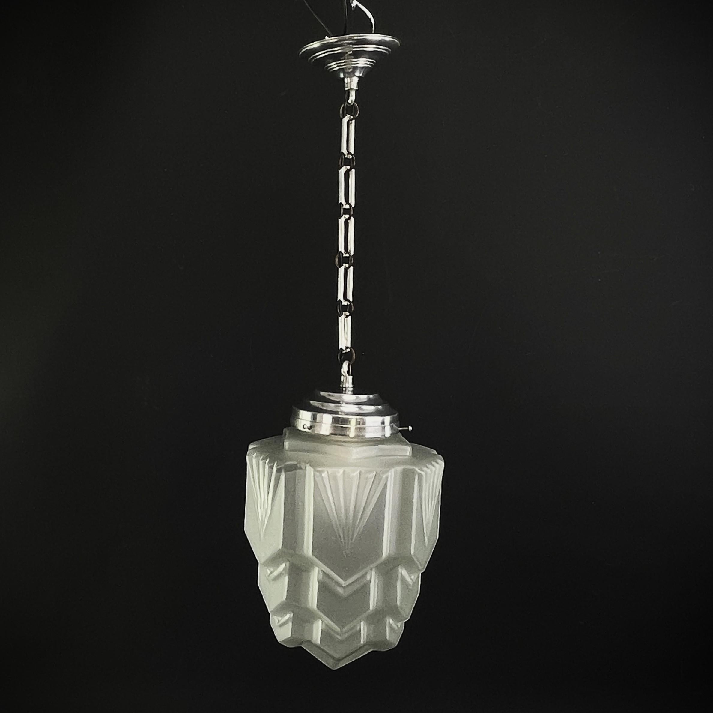 XX secolo Lampadario a sospensione Art Deco Skyscraper, anni '30 in vendita
