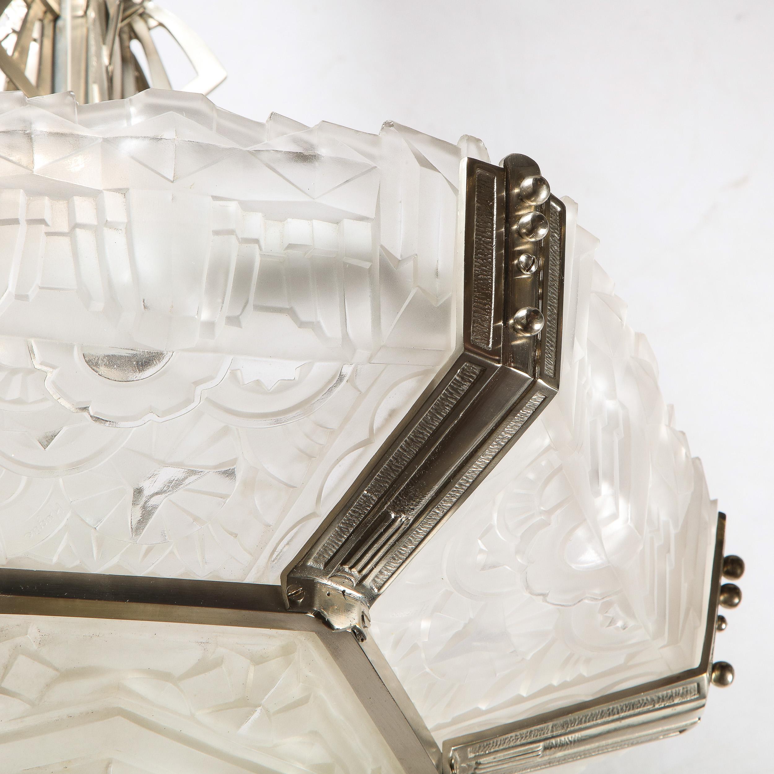 Art-Déco-Kronleuchter im Wolkenkratzer-Stil aus versilberter Bronze und mattiertem Glas von Hugue im Angebot 2