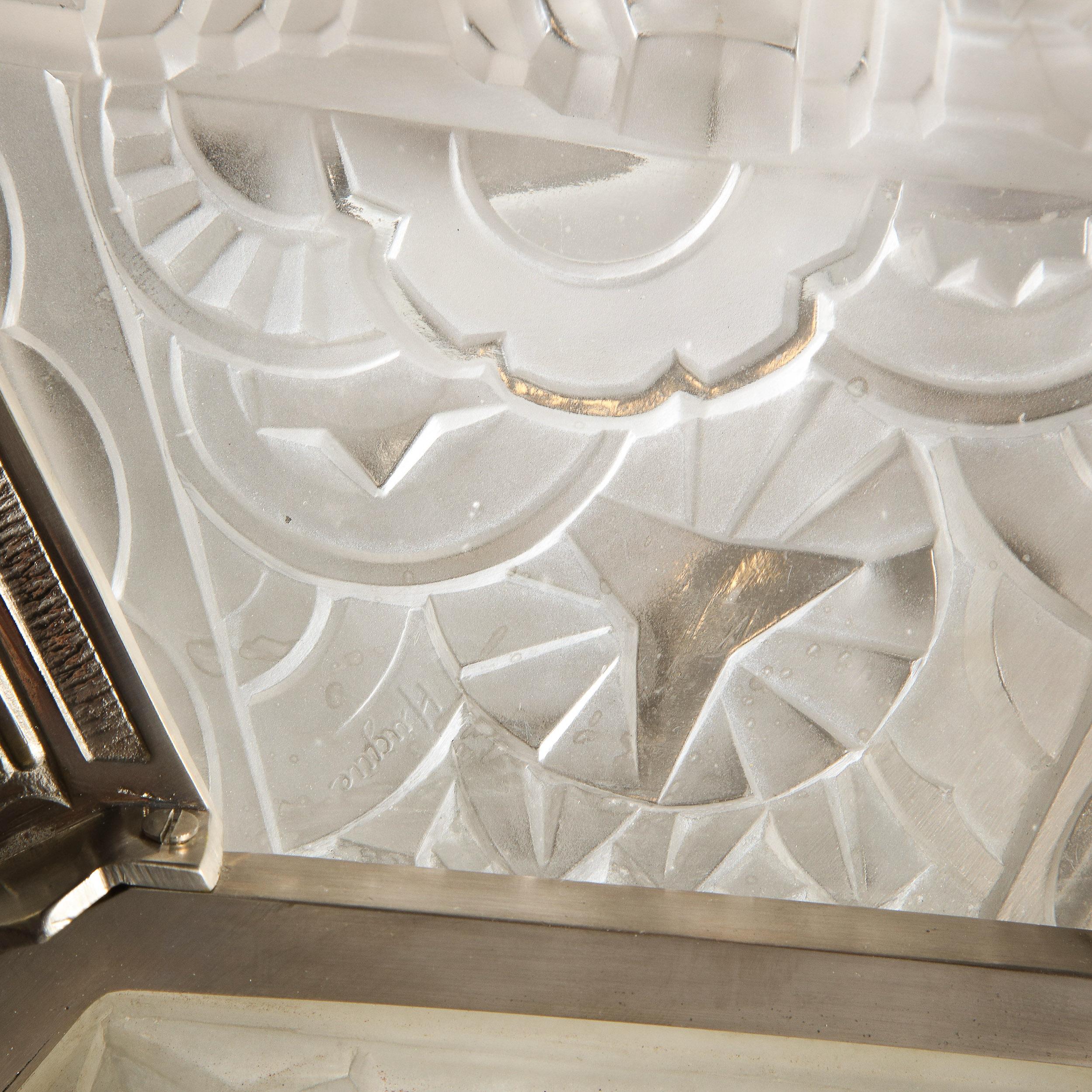 Art-Déco-Kronleuchter im Wolkenkratzer-Stil aus versilberter Bronze und mattiertem Glas von Hugue im Angebot 6