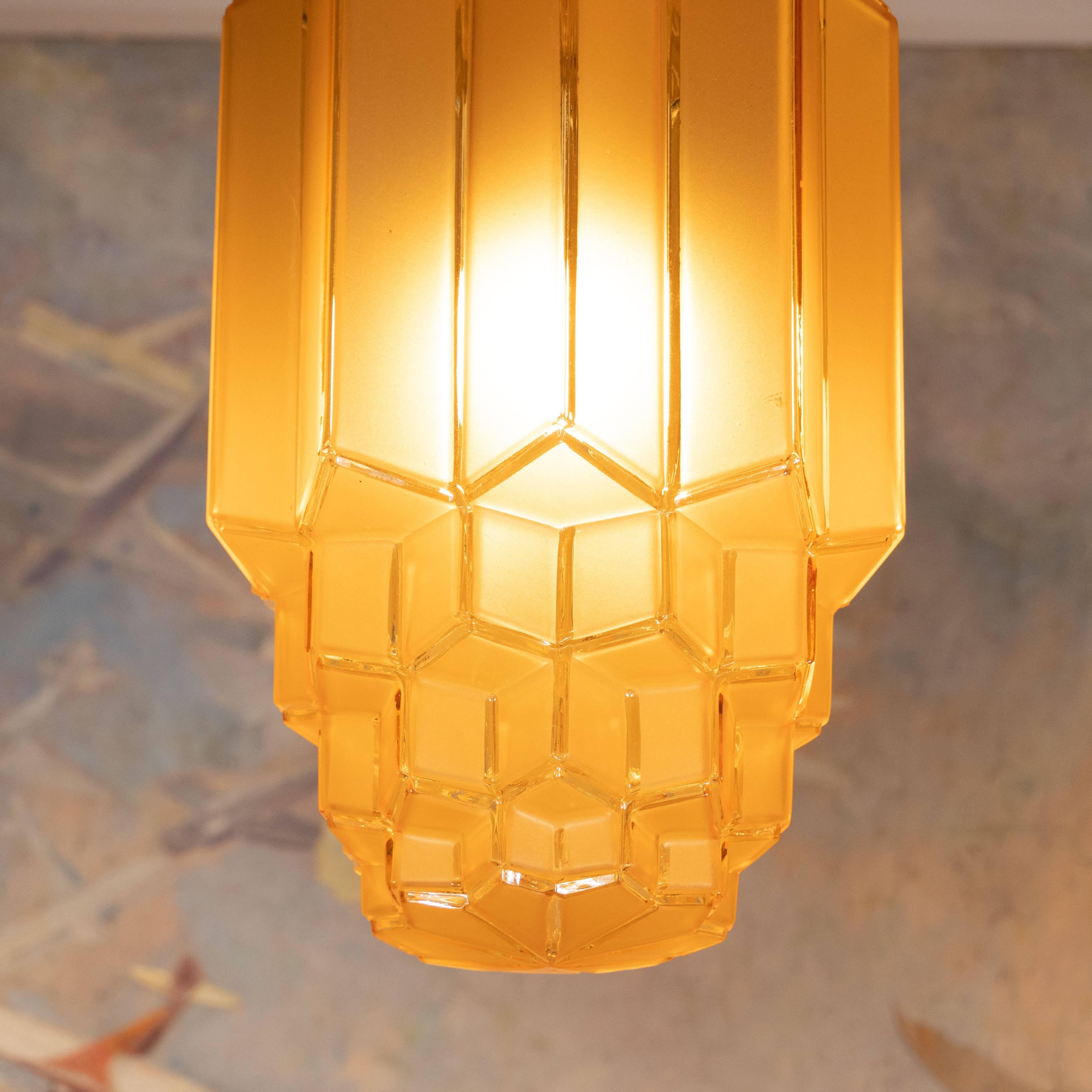 Art Deco Skyscraper Style Faceted Pendant in Frosted and Translucent Amber Glass In Excellent Condition In New York, NY