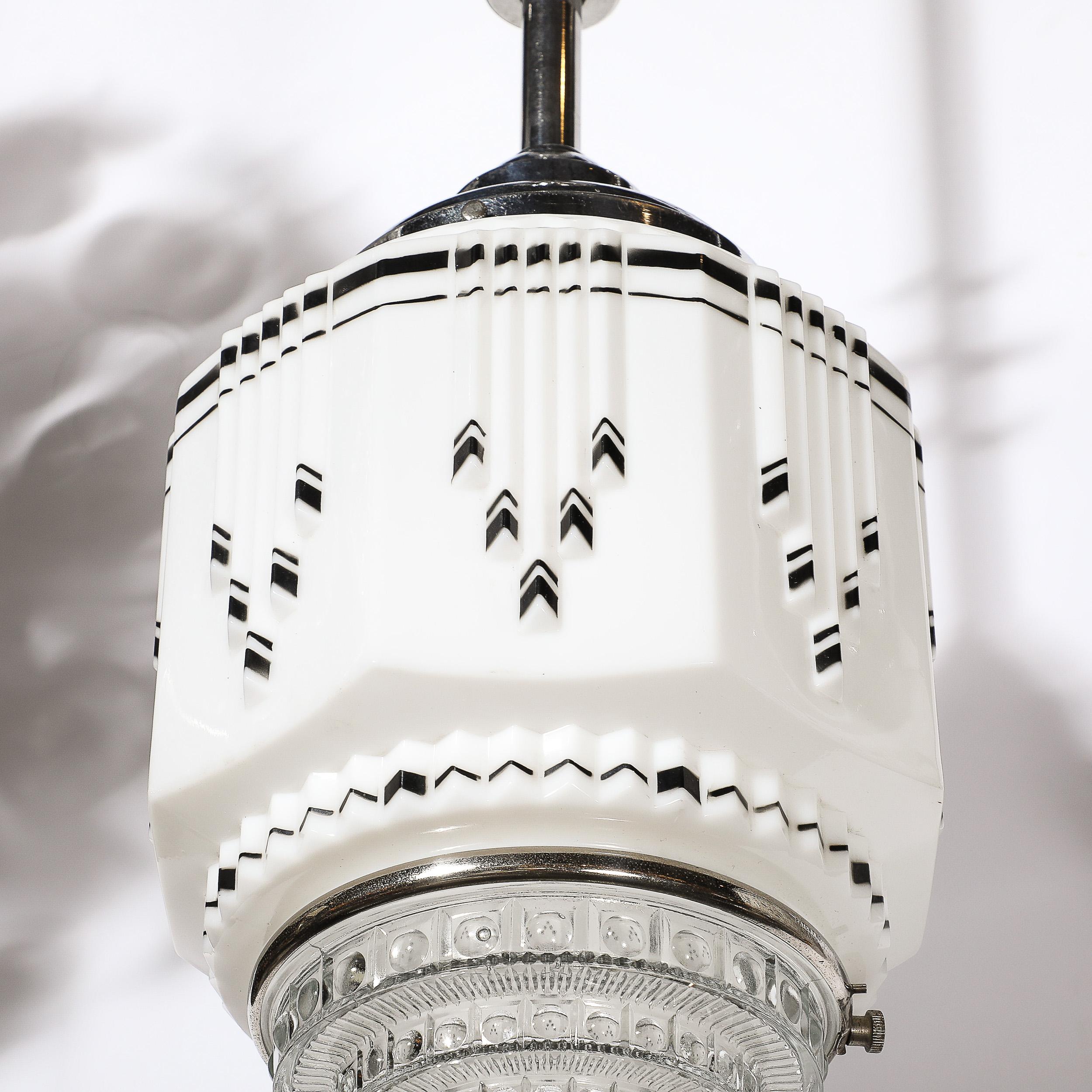 Art Deco-Pendelleuchte im Wolkenkratzer-Stil aus Milchglas mit schwarzer Emaille und Chrom-Details im Angebot 7