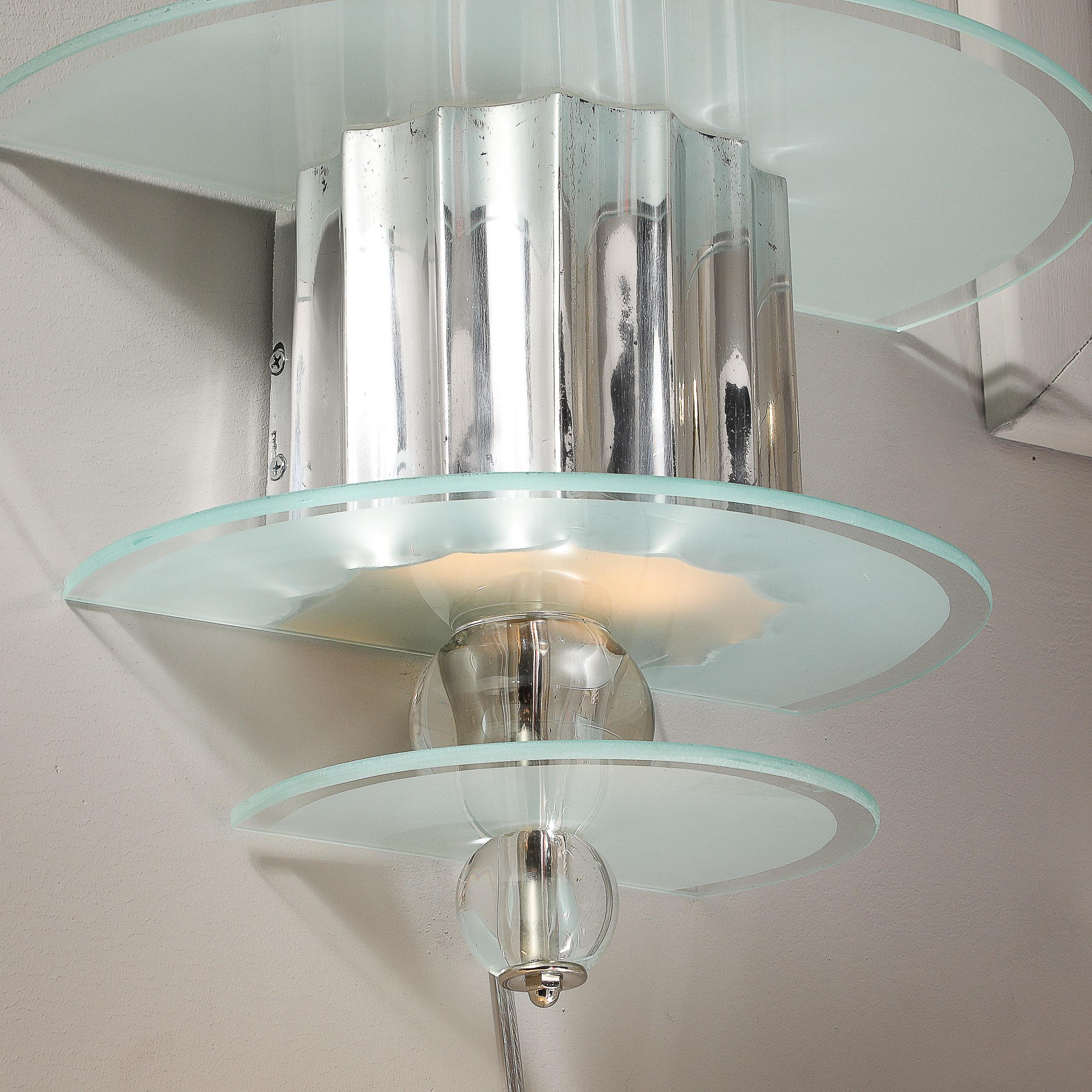 Metà XX secolo Applique a tre piani in vetro smerigliato e alluminio lucido in stile Art Déco Skyscraper in vendita