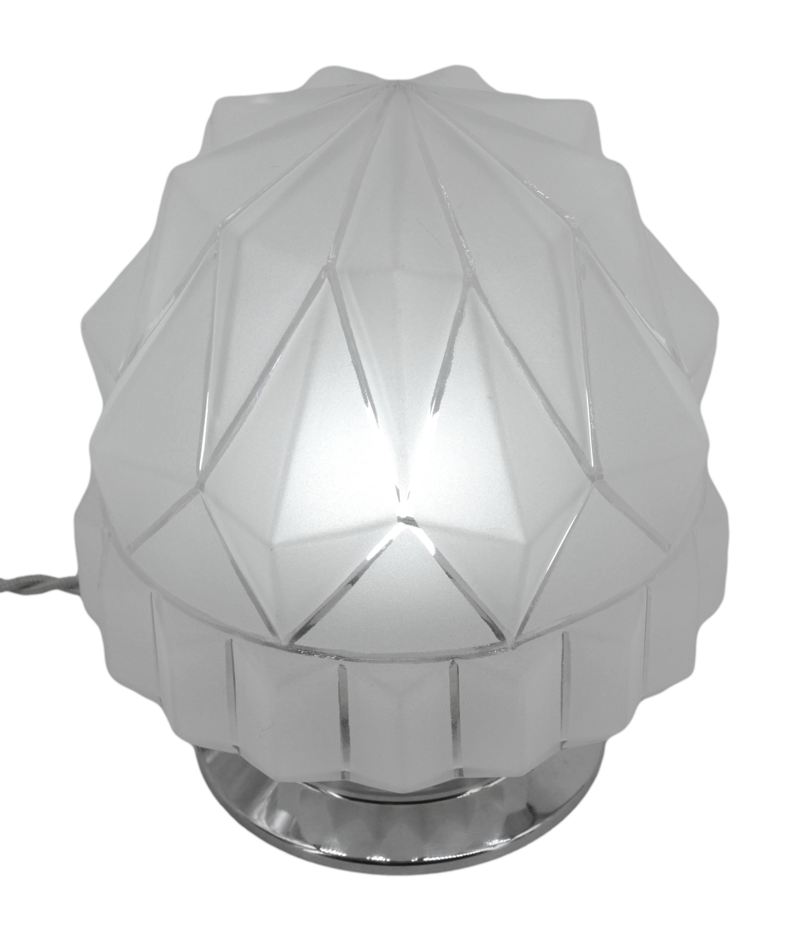 Français Lampe de table gratte-ciel Art déco, 1920 en vente