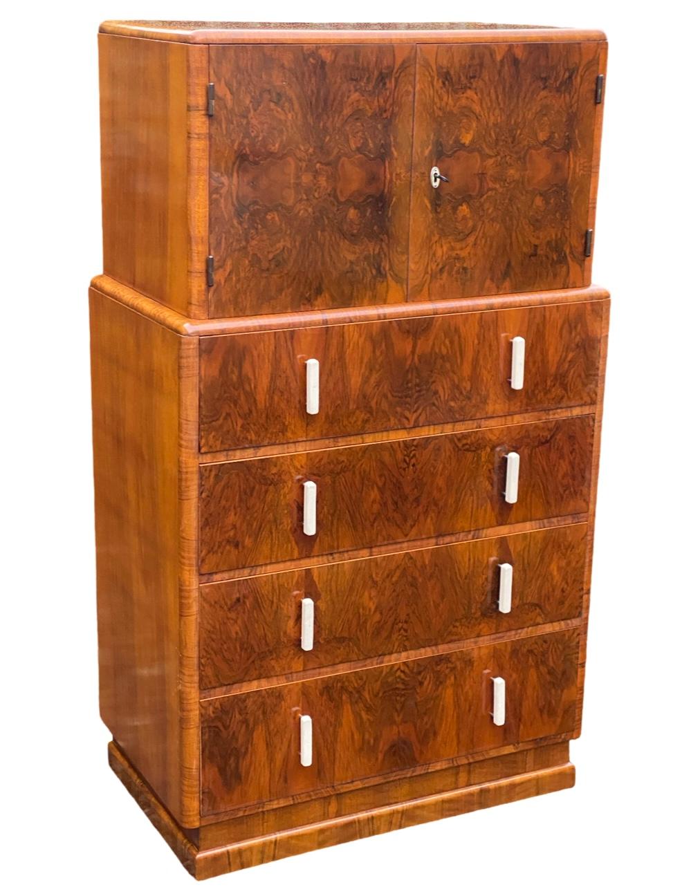 Milieu du XXe siècle Tallboy Art déco Skyscraper en vente