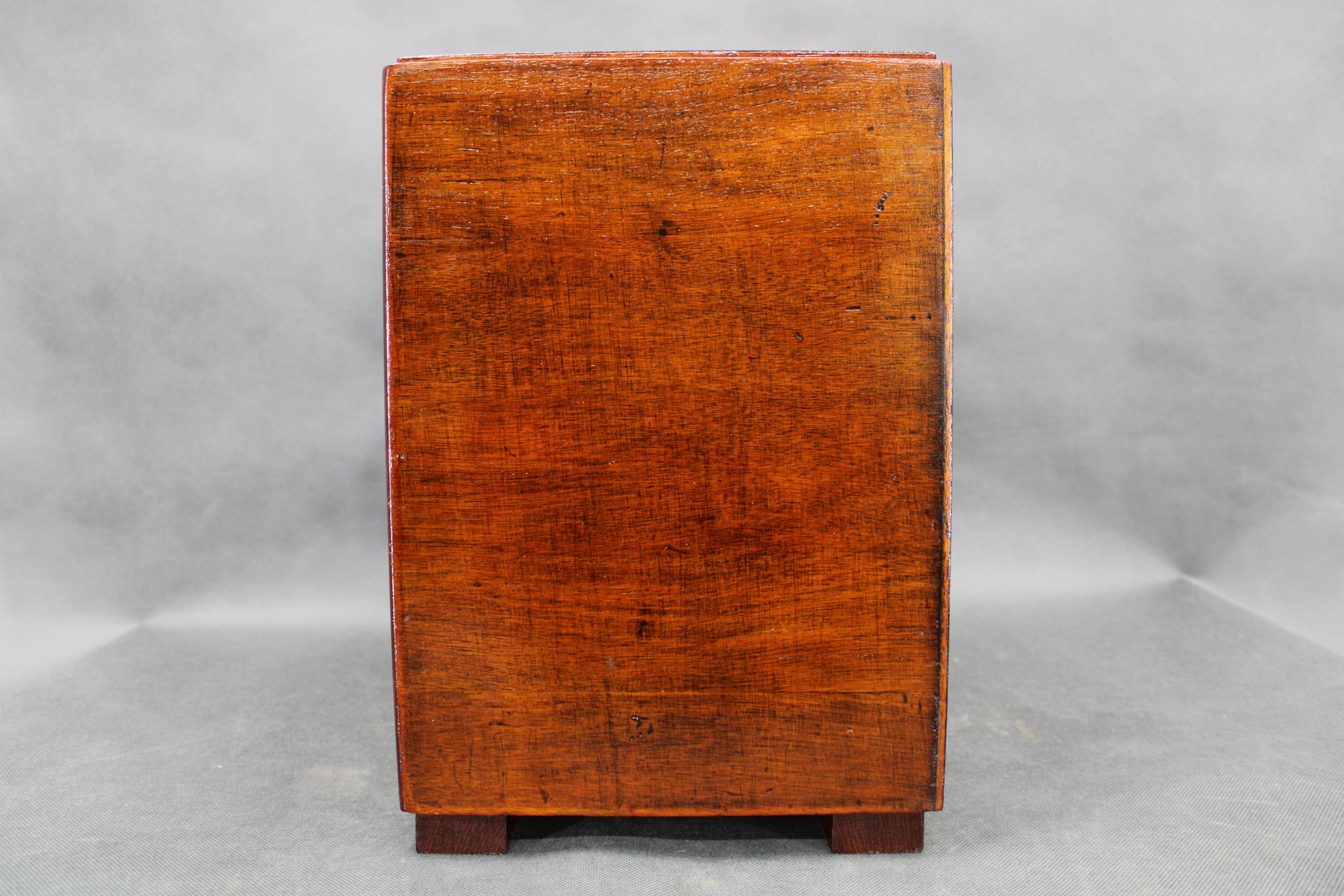 Art-Déco-Vitrine mit Schiebetür, Tschechoslowakei, 1940er Jahre im Angebot 2