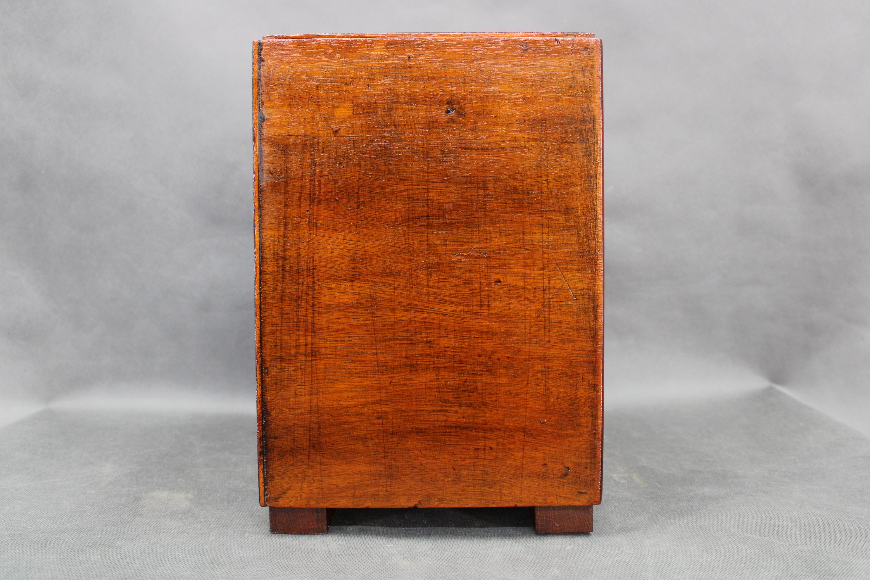 Art-Déco-Vitrine mit Schiebetür, Tschechoslowakei, 1940er Jahre im Angebot 4