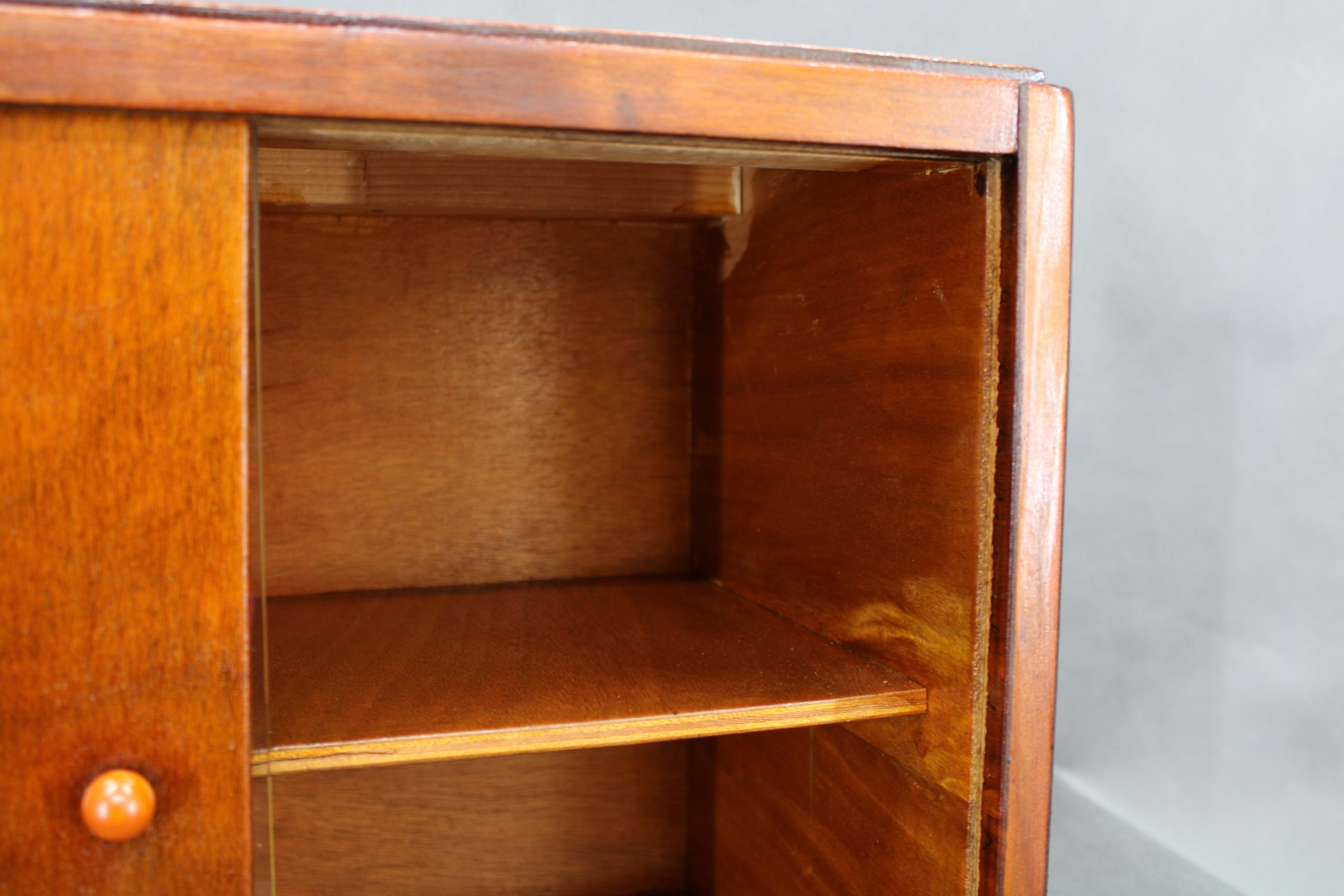 Art-Déco-Vitrine mit Schiebetür, Tschechoslowakei, 1940er Jahre im Angebot 5