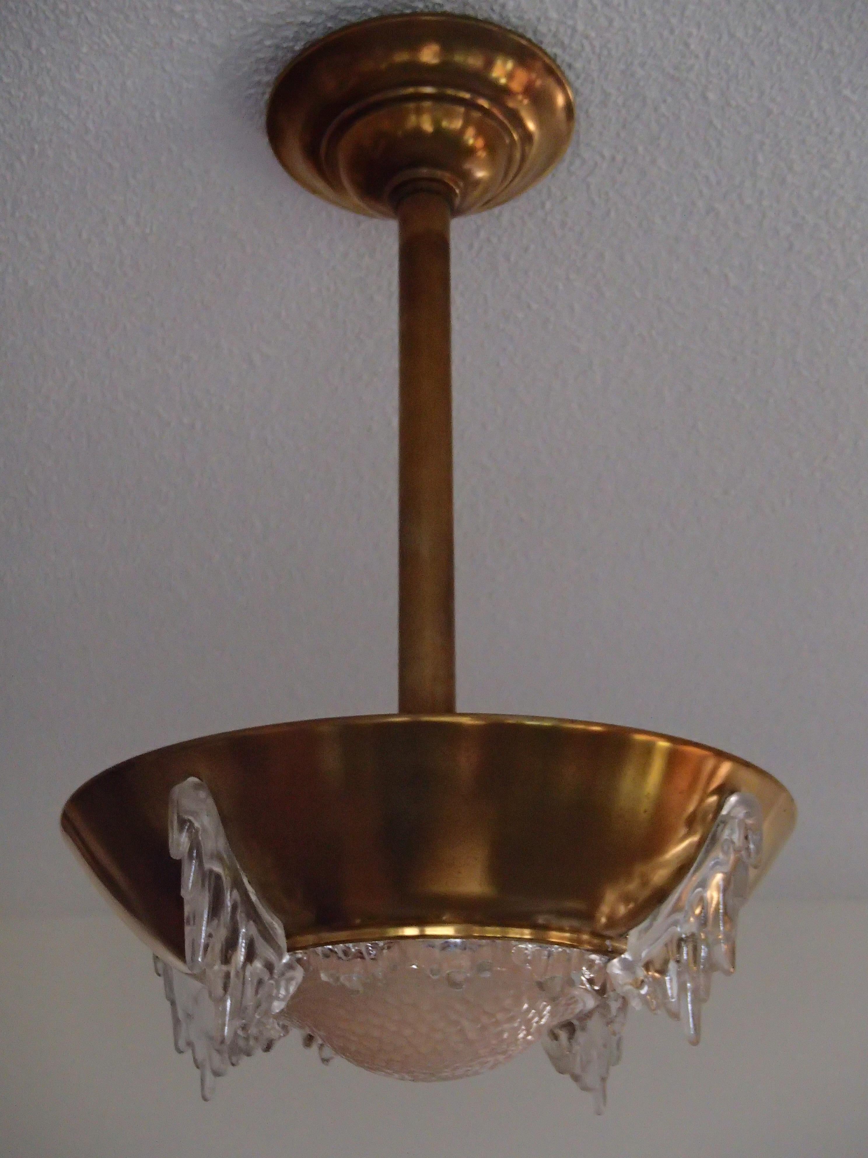 Art Deco Small Chandelier with One Central and Four Frosted Glass Decors Brass For Sale 2