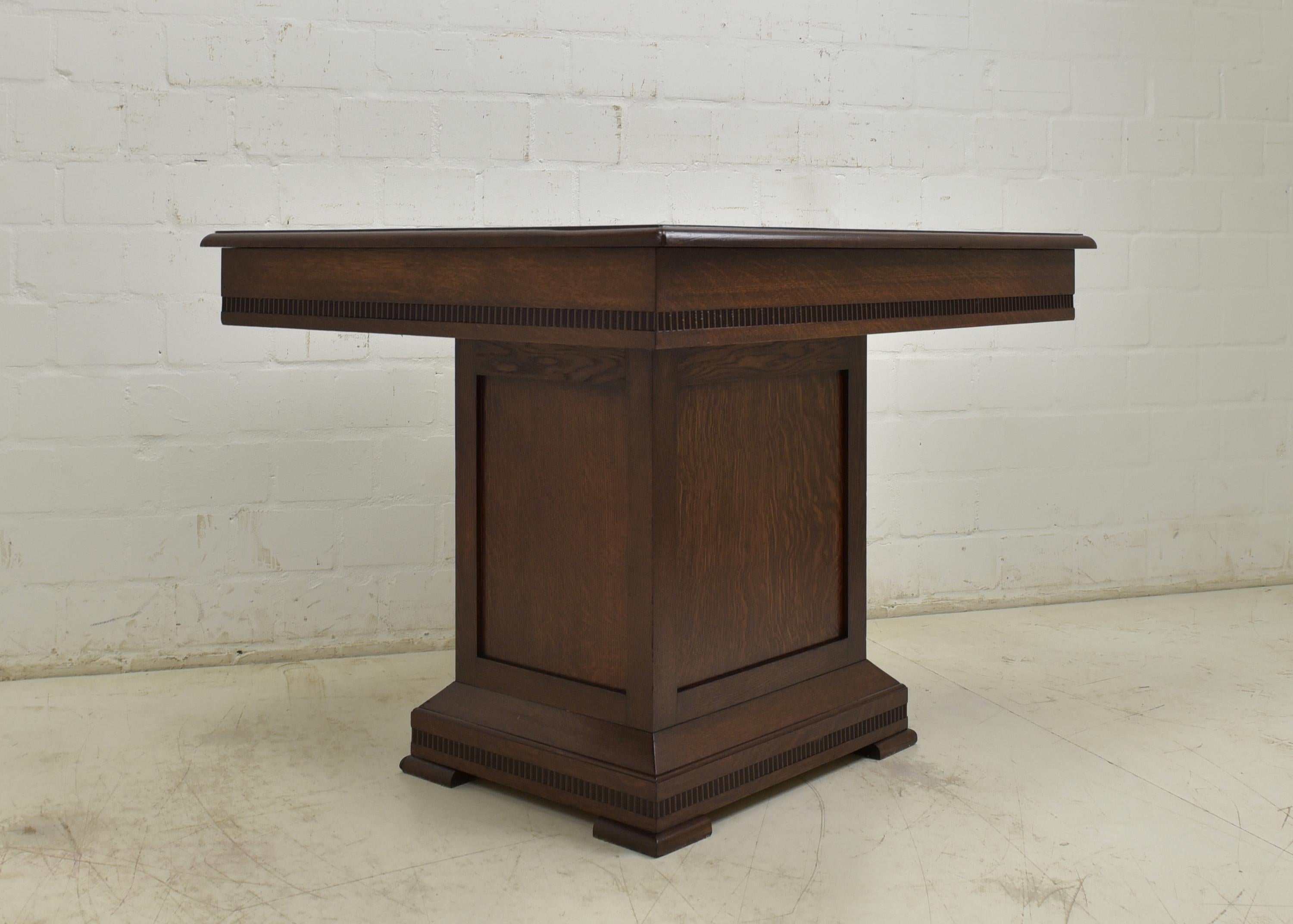 Art Deco Small Dining Table / Angular Table in Solid Oak, 1925 For Sale 8