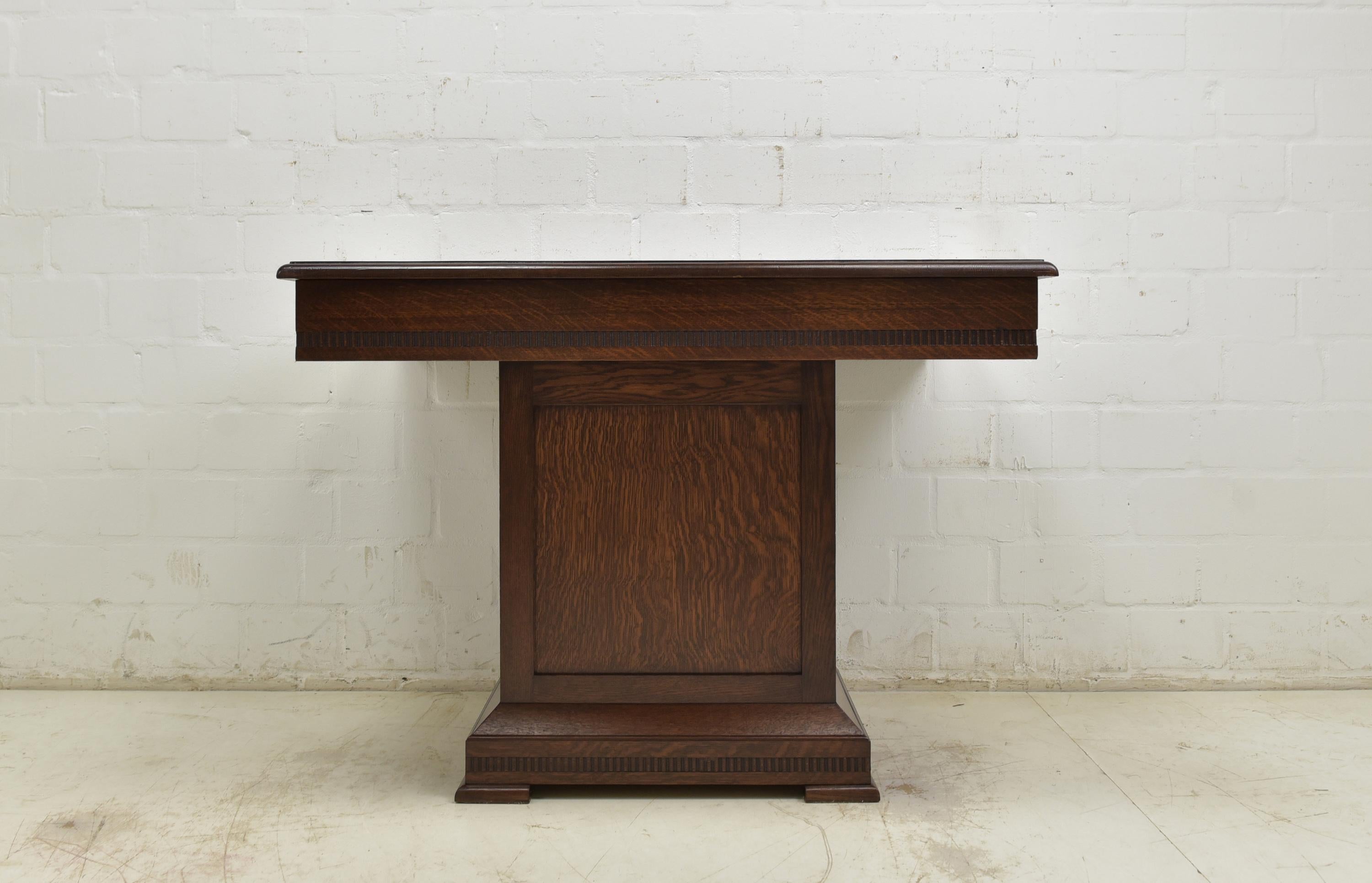 Art Deco Small Dining Table / Angular Table in Solid Oak, 1925 For Sale 3