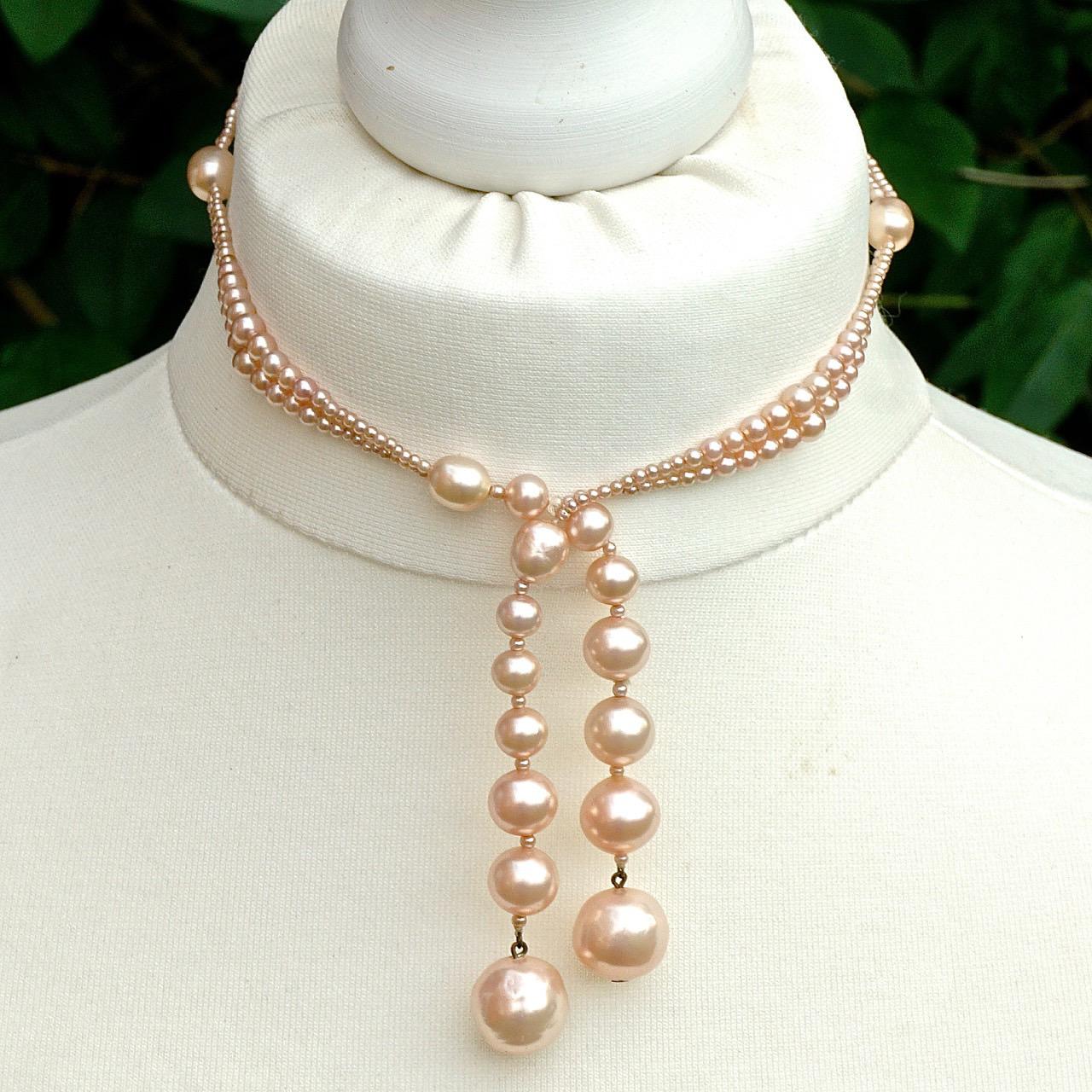 Art Deco Small Pale Pink Faux Pearl and Rhinestone Sautoir Necklace For Sale 1