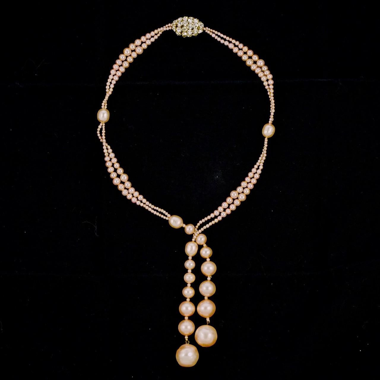Art Deco Small Pale Pink Faux Pearl and Rhinestone Sautoir Necklace For Sale 4
