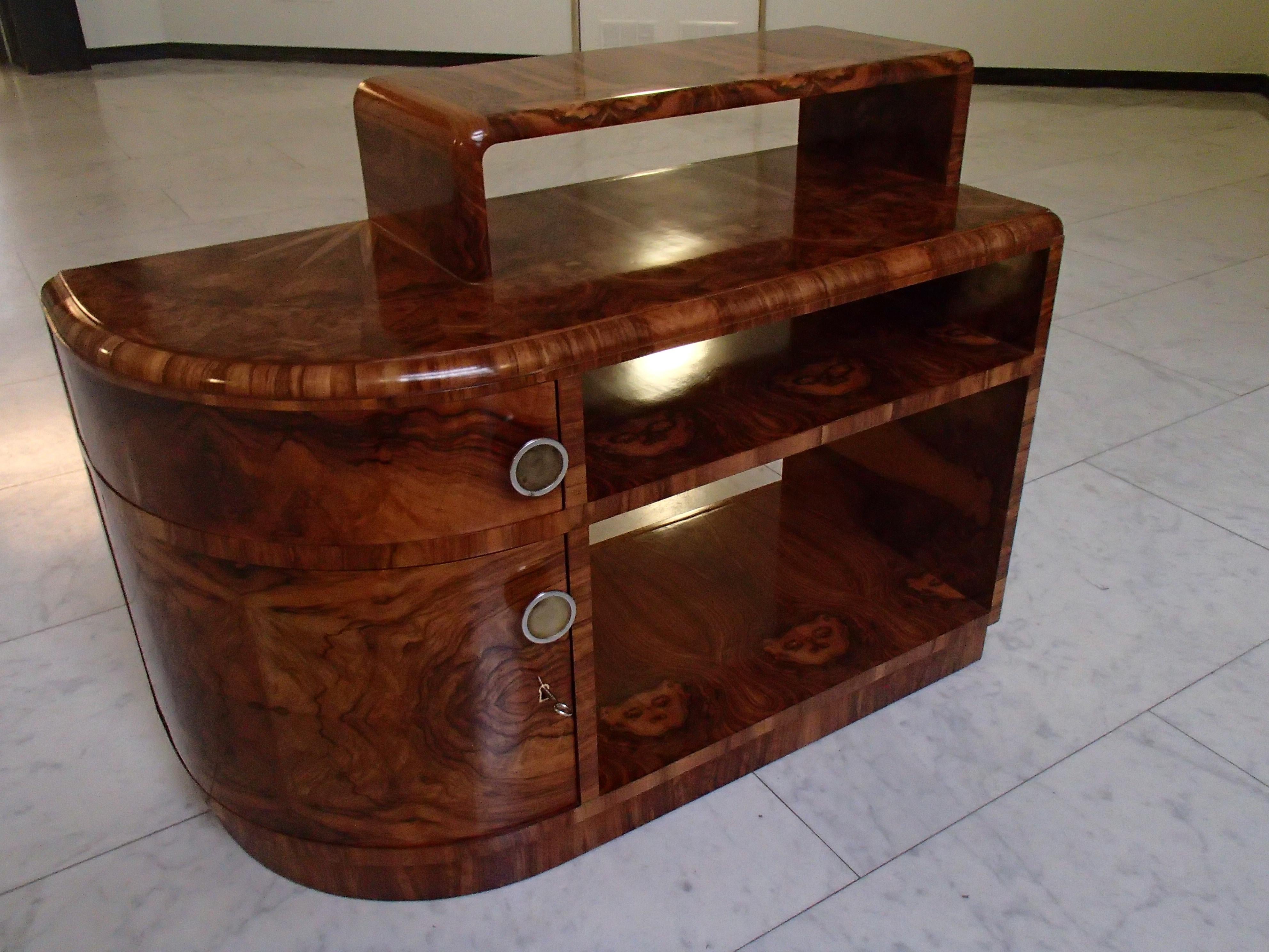 Art Deco Petit buffet, armoire à boire ou armoire Placage de racines de noyer en vente 11