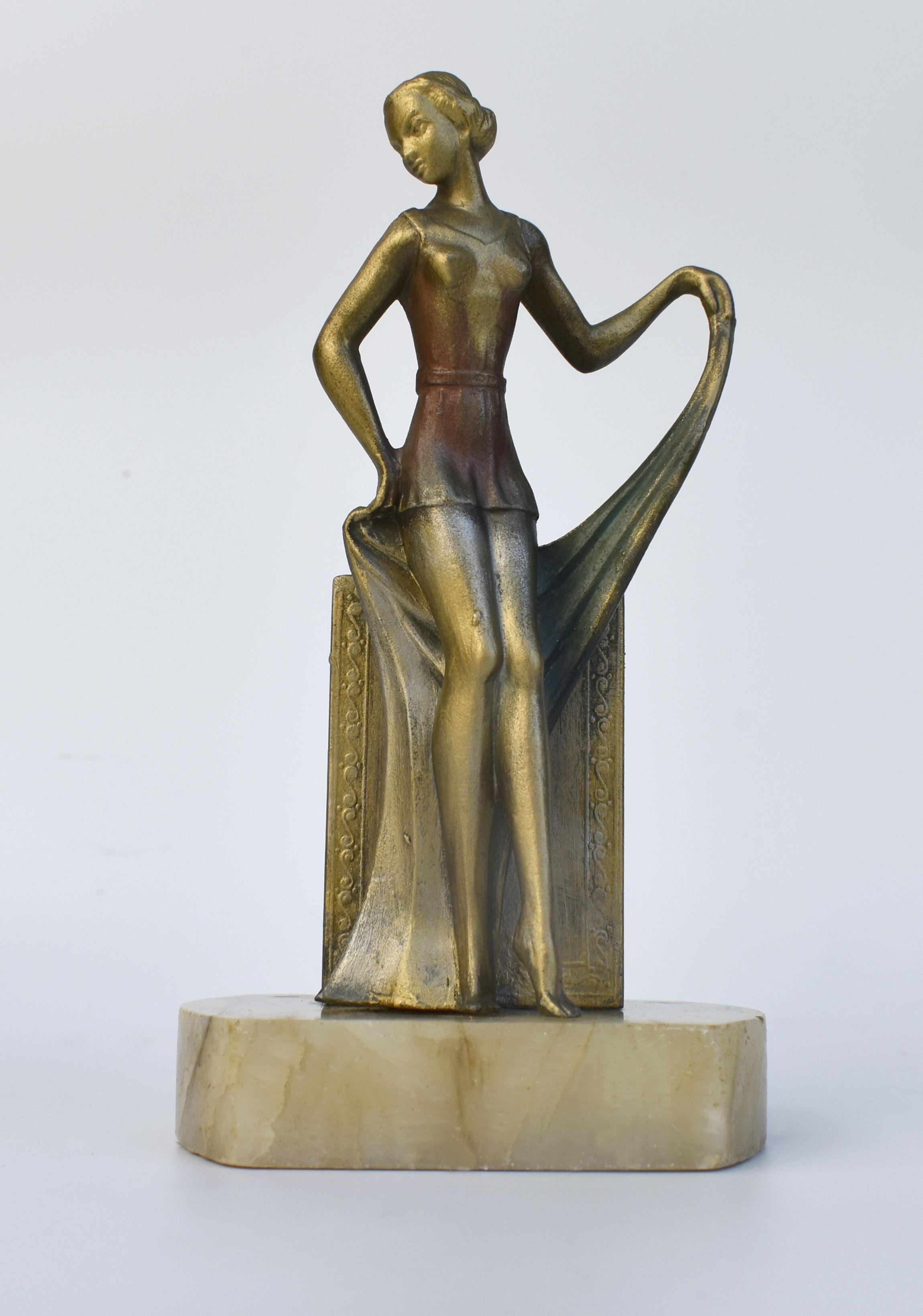 accendino donna nuda