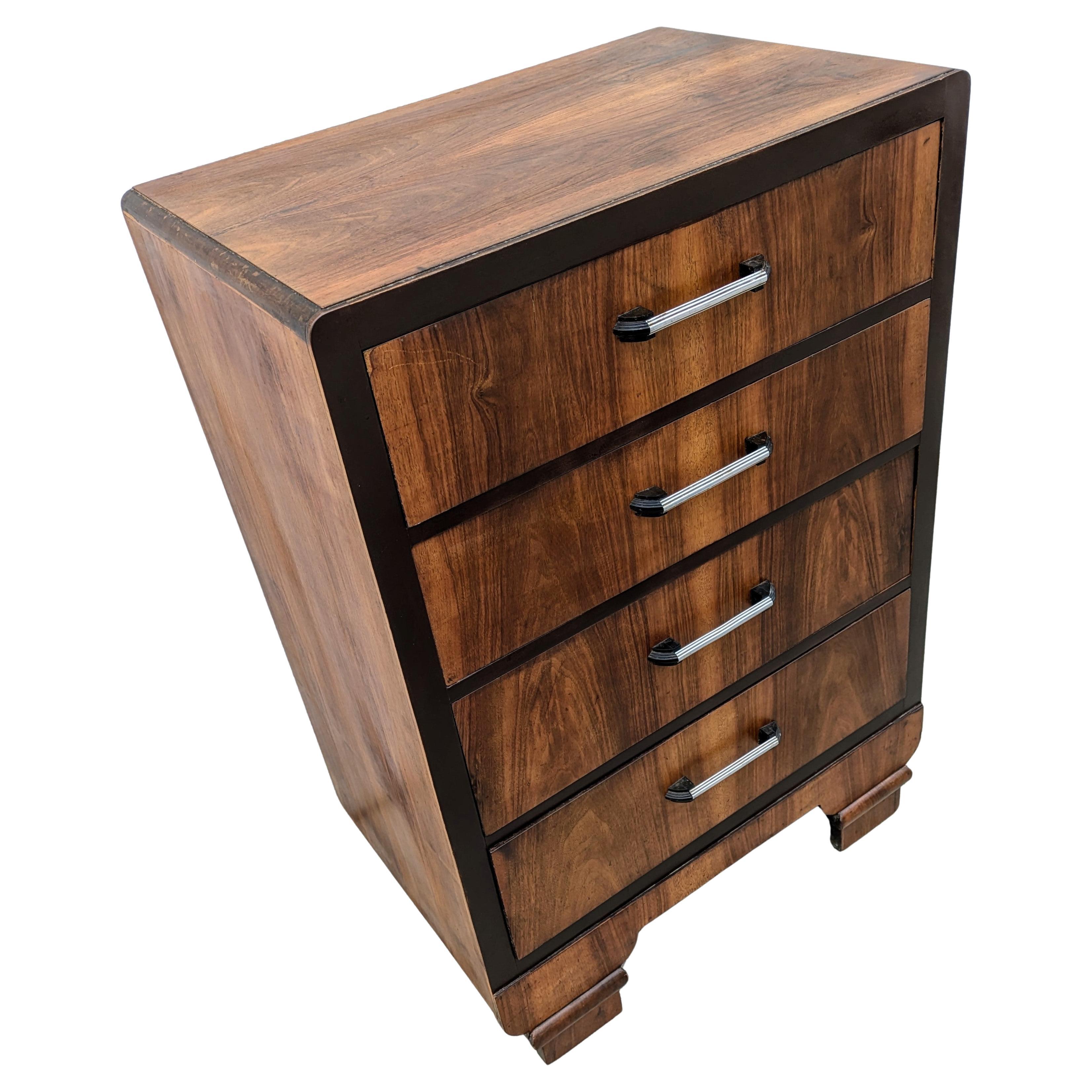 Art Deco Small Walnut Chest Of Four Drawers, English c1930's For Sale 4
