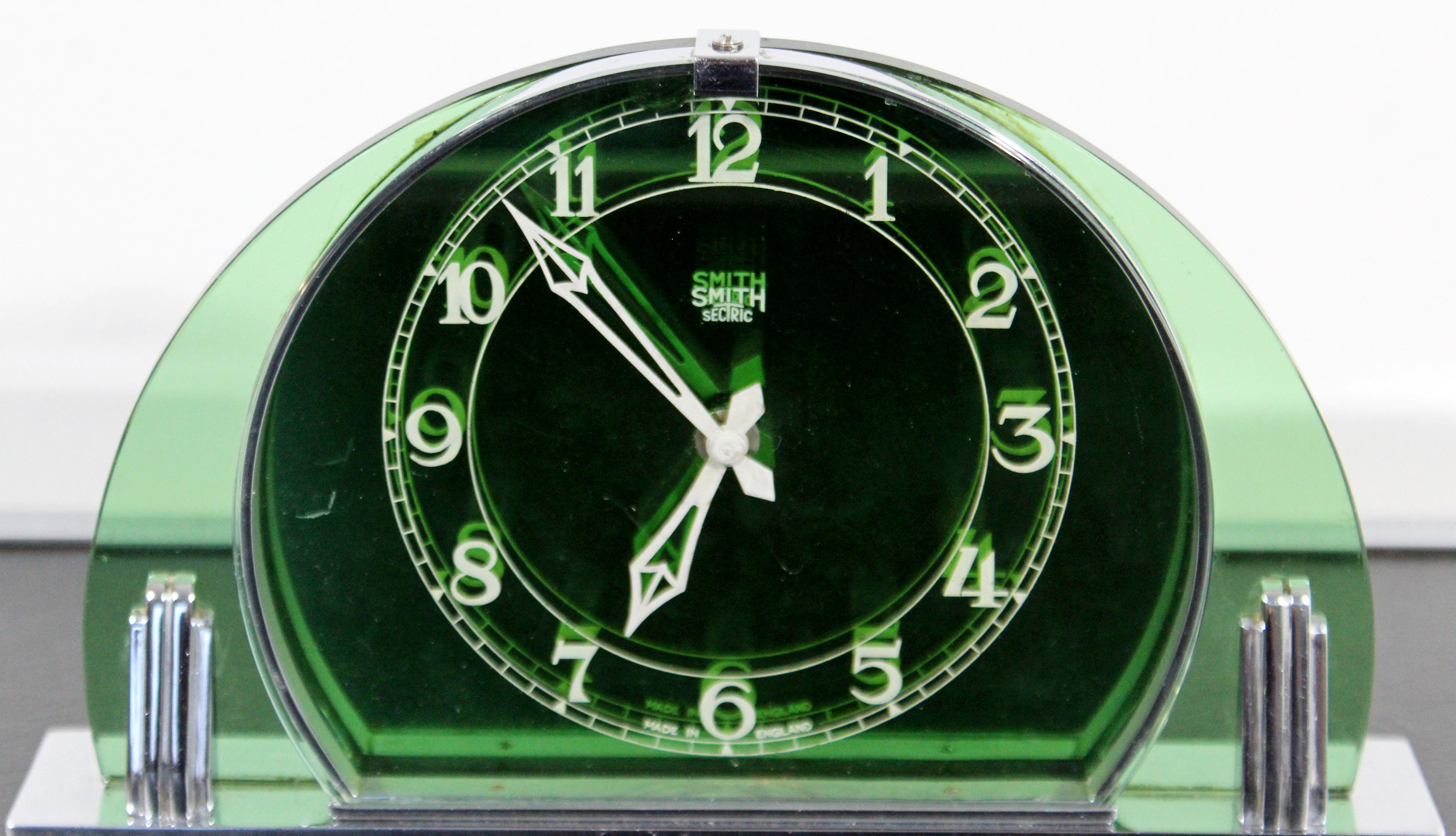 For your consideration is a gorgeous, English Deco mantel (fireplace) or shelf clock, made of green glass and chrome, by Smith Sectric. Power cord cut, currently non-functional, should be an easy fix. In excellent antique condition. The dimensions
