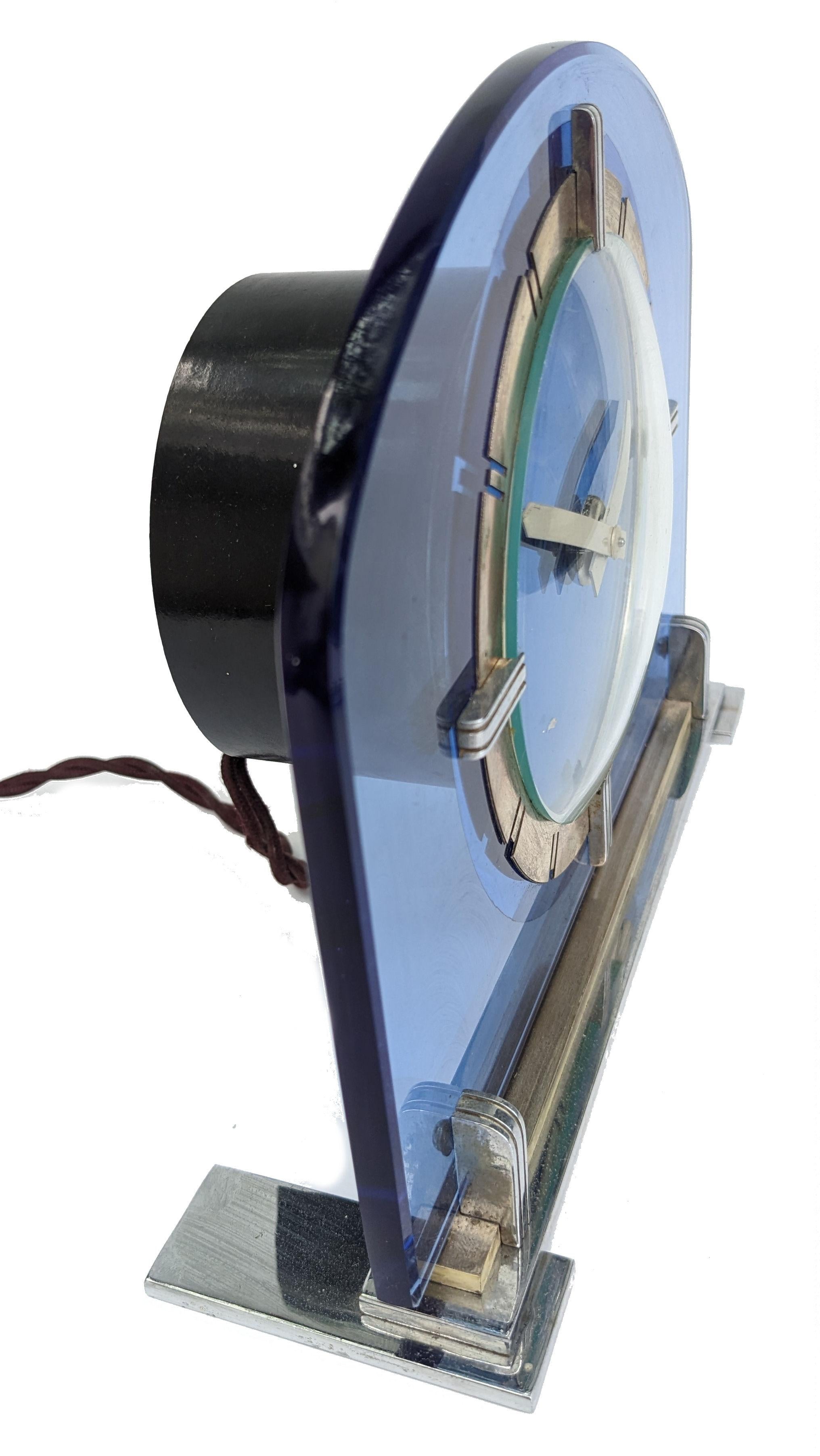 Electric Mantle-Uhr von Smiths aus blauem Glas und Messing im Art déco-Stil, um 1930 (Englisch) im Angebot