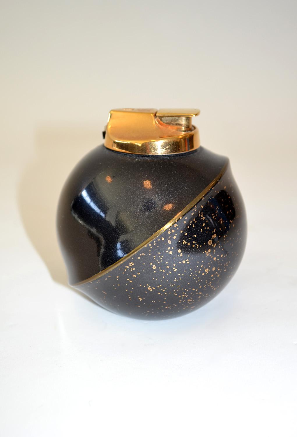 Art Deco Smoke Set in Black Enamel and Gold Leaf Signed by Jonson & Marcius 80's For Sale 1