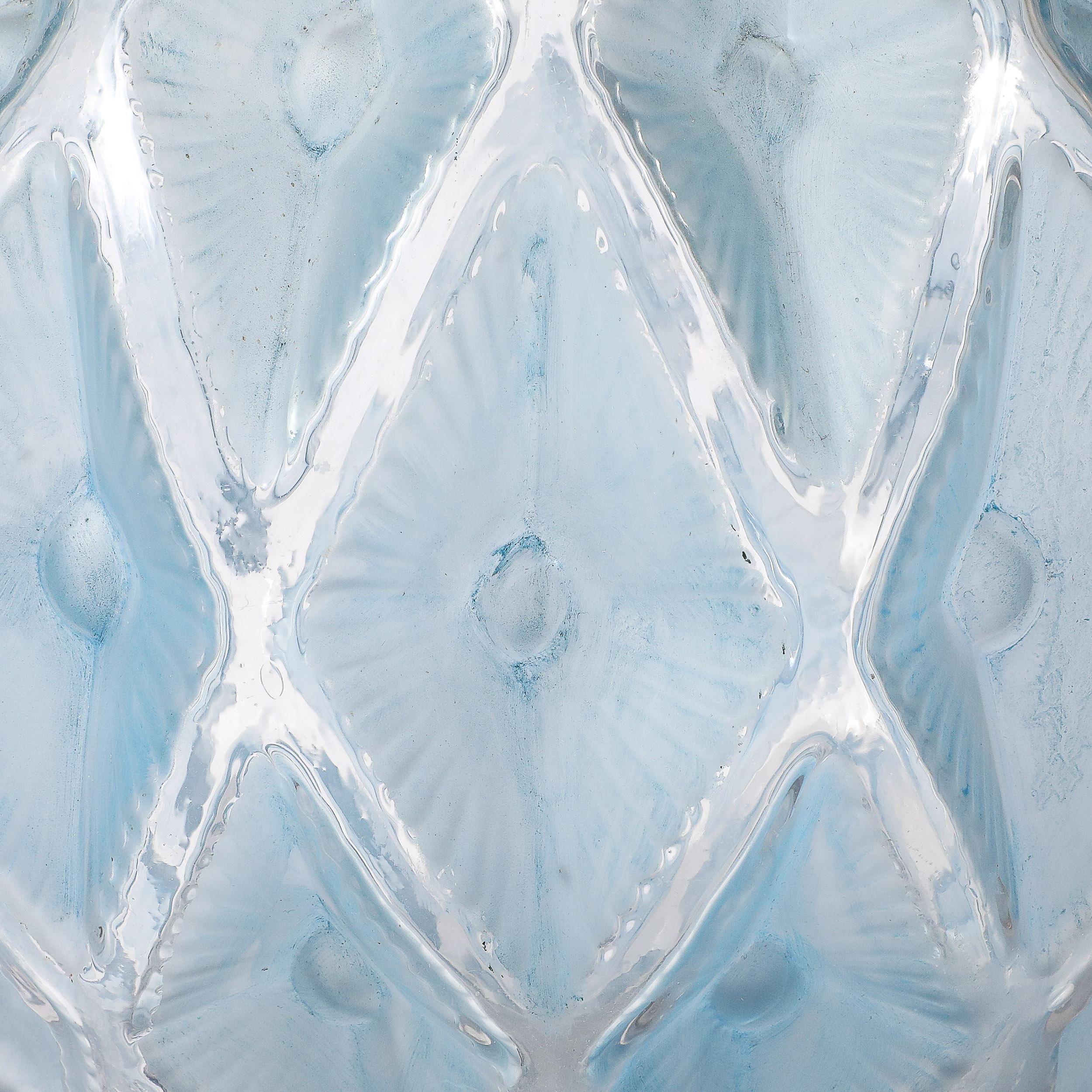 Vaso in vetro trasparente e smerigliato Art Deco Smoked Cerulean Hue firmato Lalique In condizioni ottime in vendita a New York, NY