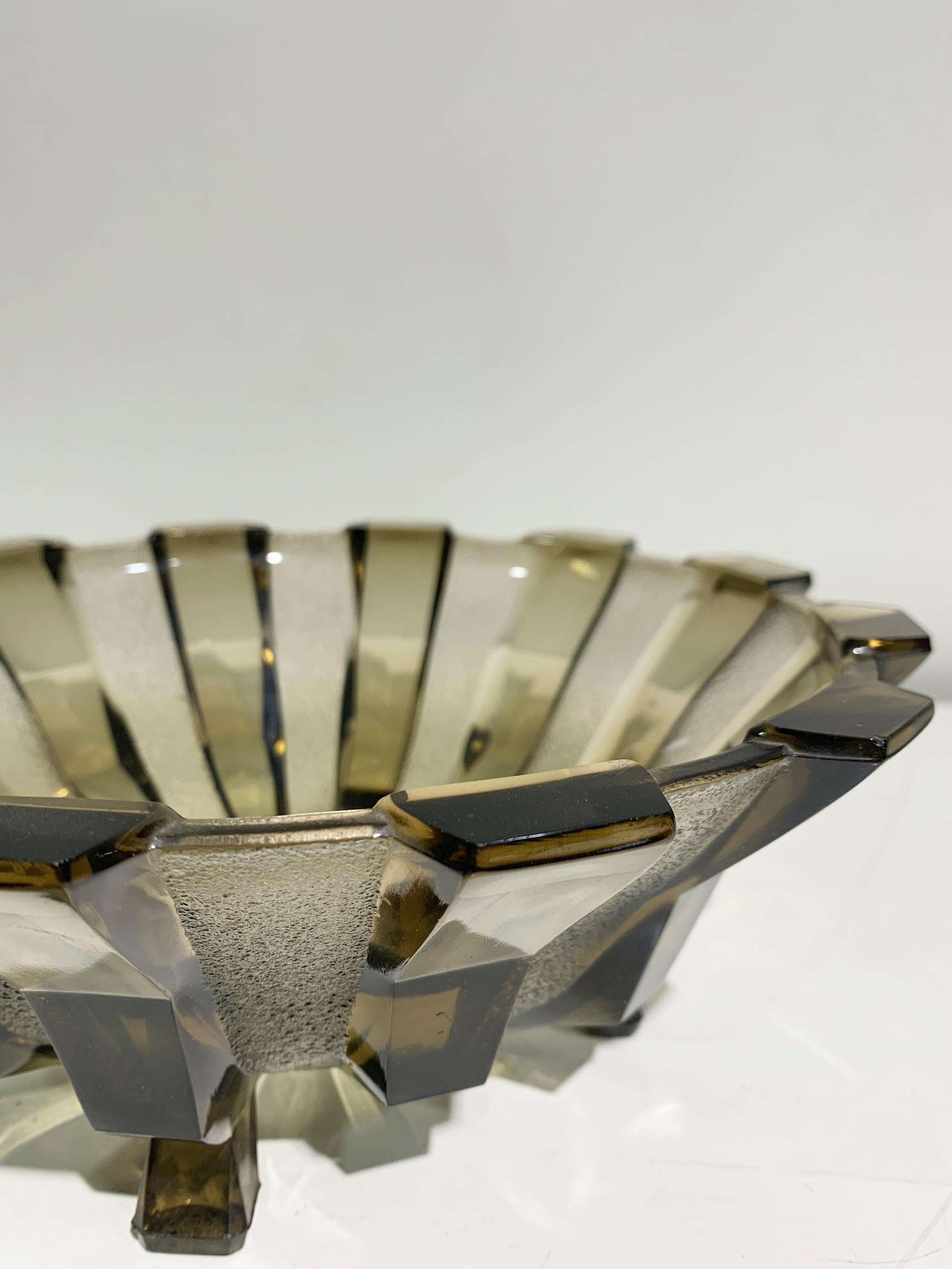 Cuenco de vidrio ahumado Art Déco, Francia, hacia 1930 en Bueno estado para la venta en Beirut, LB