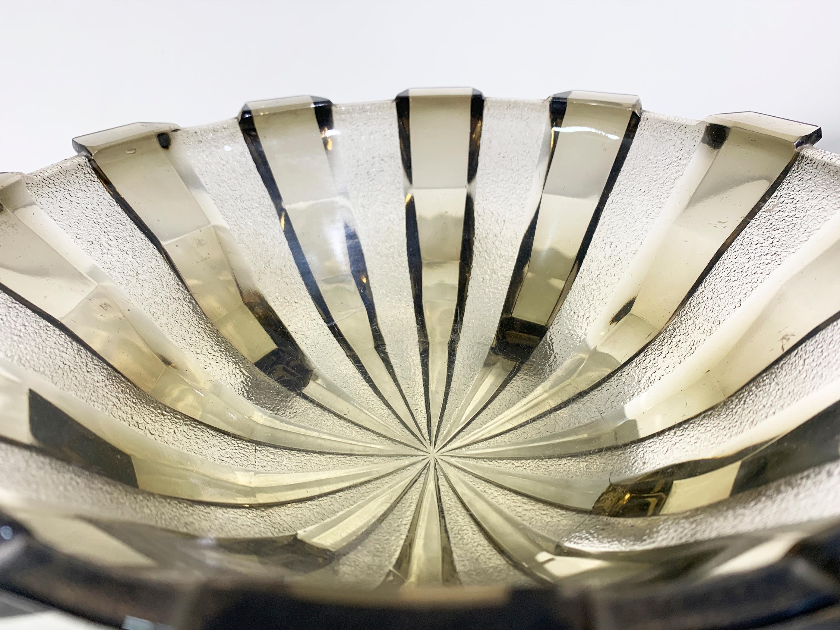 Cuenco de vidrio ahumado Art Déco, Francia, hacia 1930 siglo XX en venta