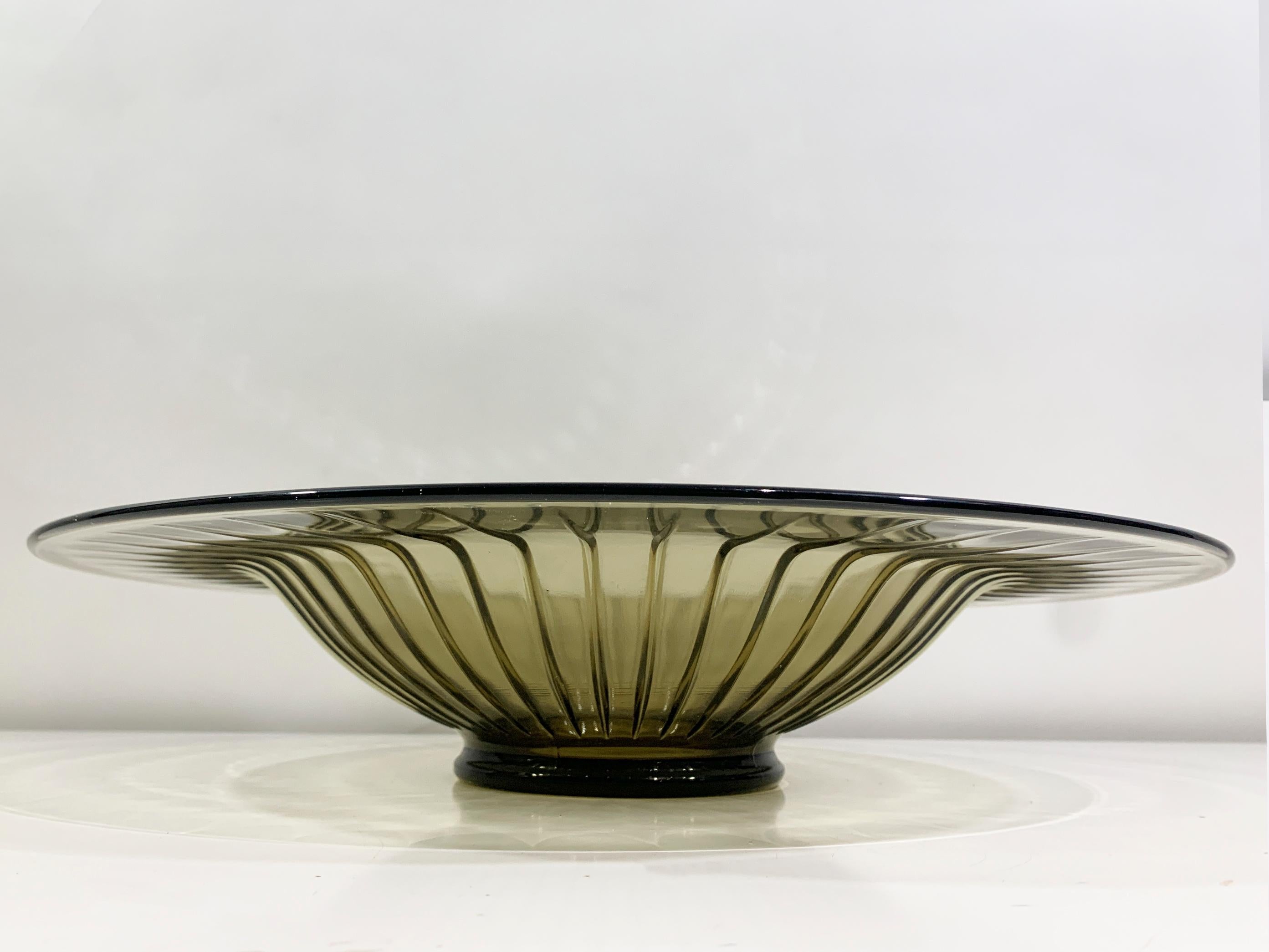 Plato de vidrio ahumado Art Decó Firmado Verlys Glass Francia Francés en venta