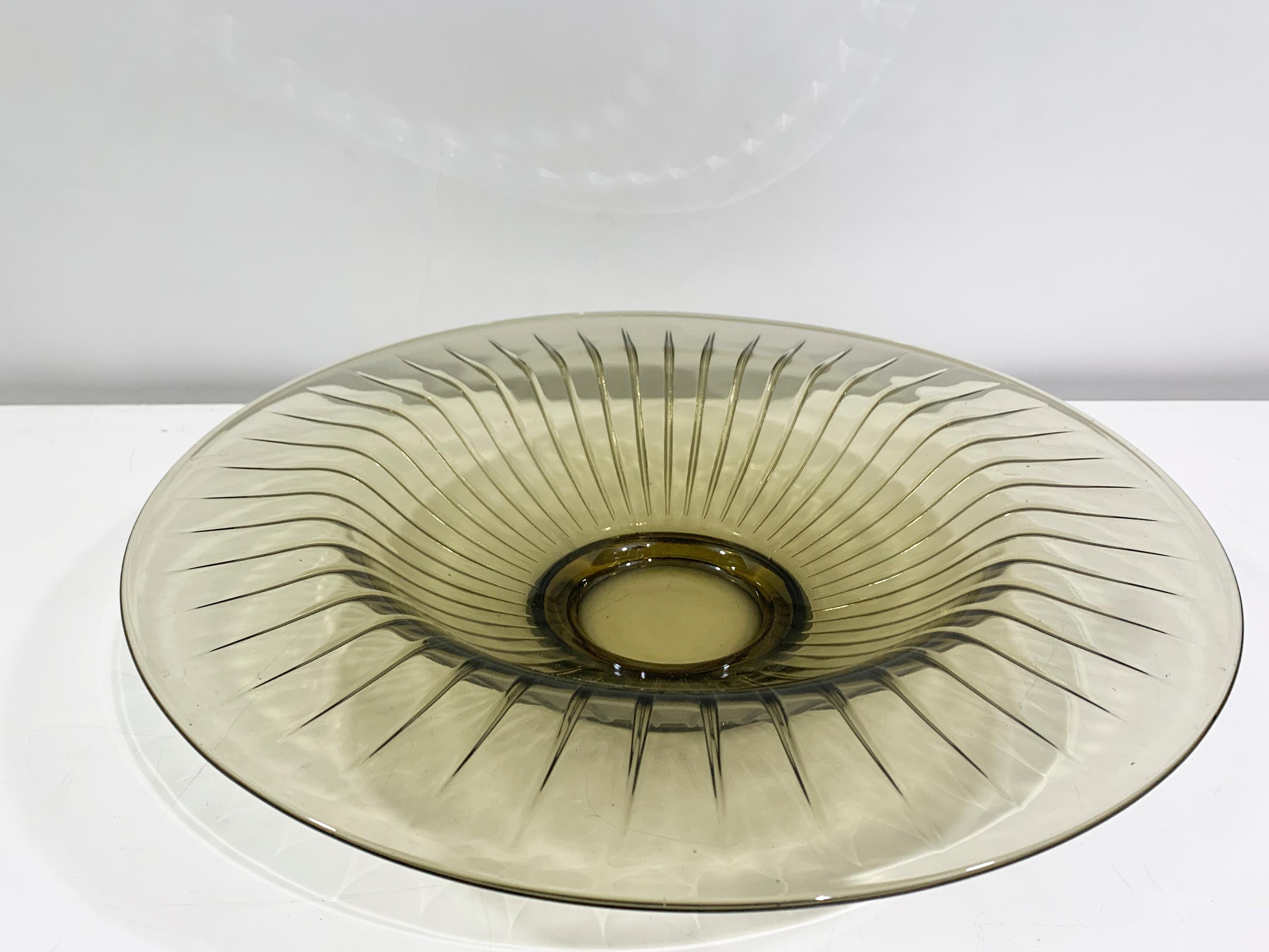 Art Déco Piatto in vetro fumé Art Deco firmato Verlys Glass France in vendita