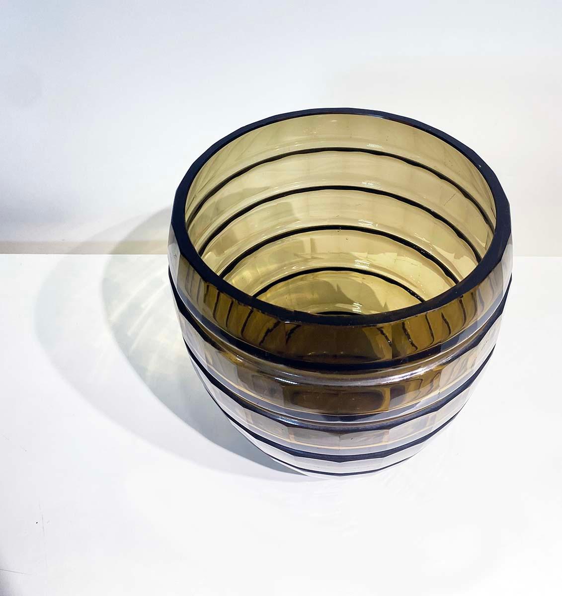 Vaso in vetro fumé Art Deco firmato Daum Nancy Francia circa 1930 In condizioni buone in vendita a Beirut, LB