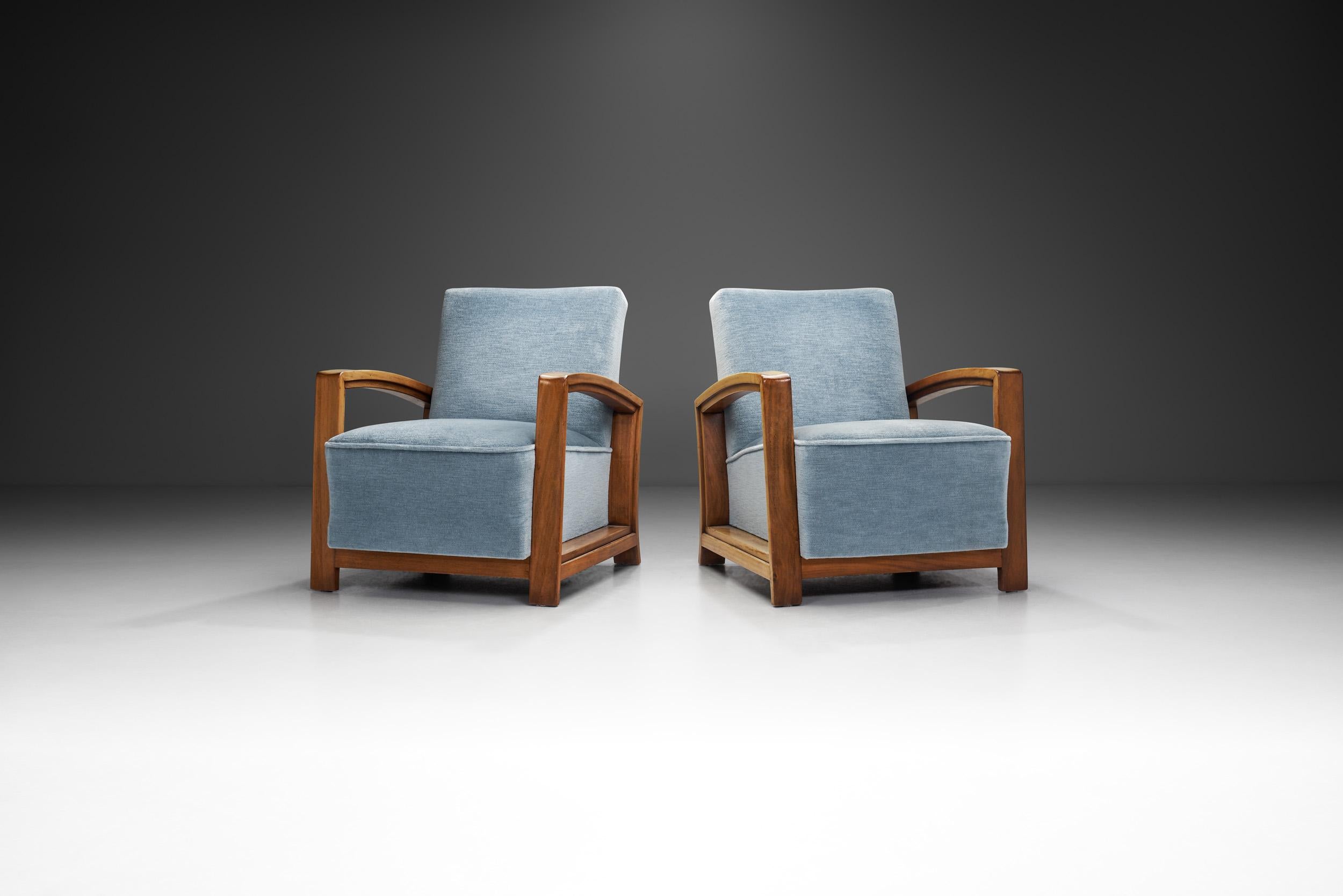 Im Herzen der holländischen Designinnovation der 1930er Jahre entstanden diese exquisiten Verkörperungen der Verschmelzung von holländischer Moderne und opulentem Art-déco-Stil. Diese kantigen, geschichtsträchtigen Sessel vereinen Form und Funktion