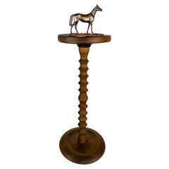 Tavolino da fumatori in stile Art Déco con statuetta di cavallo e posacenere in rame, anni '30