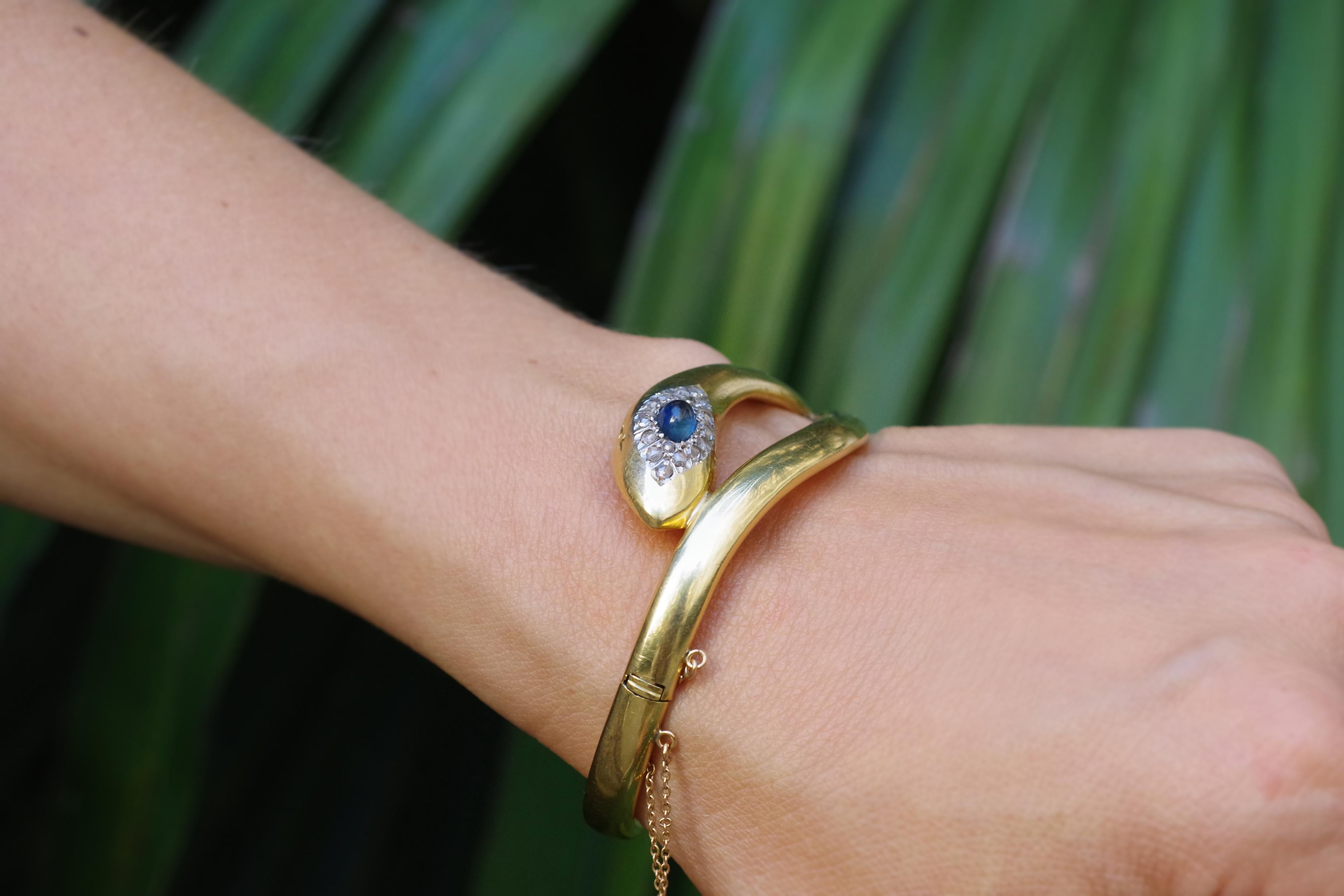 Art Deco Snake Bracelet in 18k Gold and Platinum, Sapphire, Diamonds For Sale 5