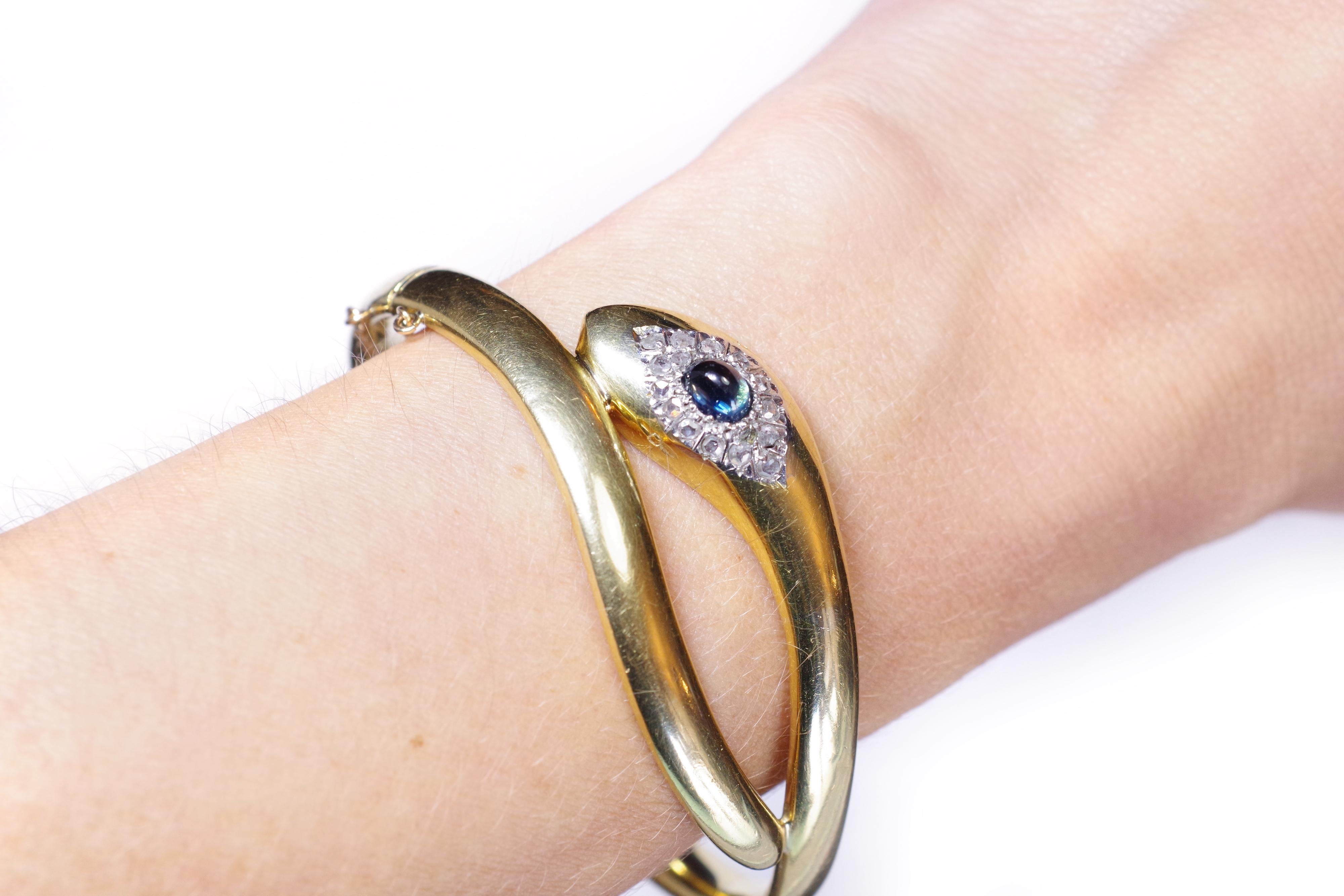 Cabochon Art Deco Snake Bracelet in 18k Gold and Platinum, Sapphire, Diamonds For Sale
