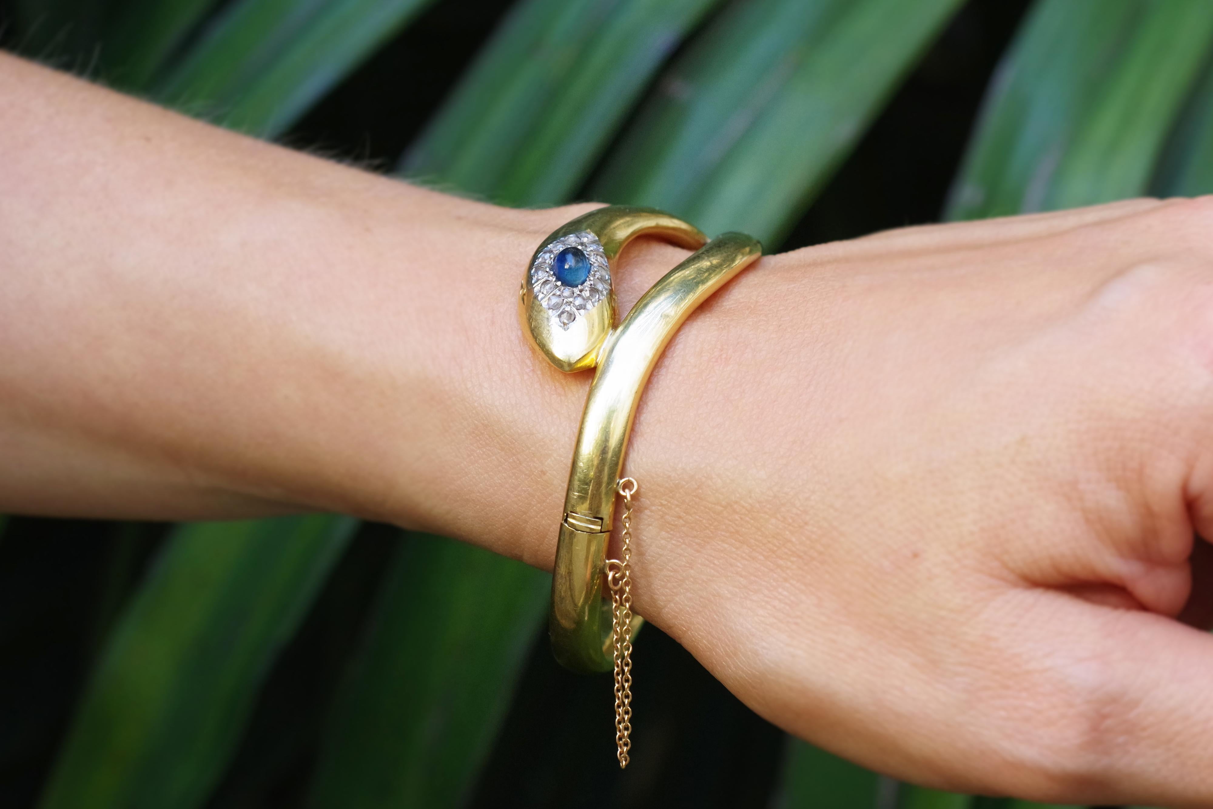 Art Deco Snake Bracelet in 18k Gold and Platinum, Sapphire, Diamonds For Sale 4