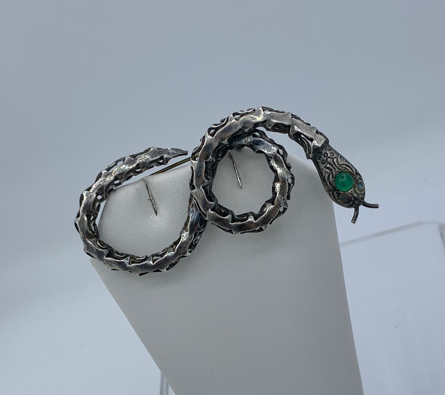 Art Deco Snake Brooch Green Chrysophrase Silver Antique In Excellent Condition For Sale In New York, NY