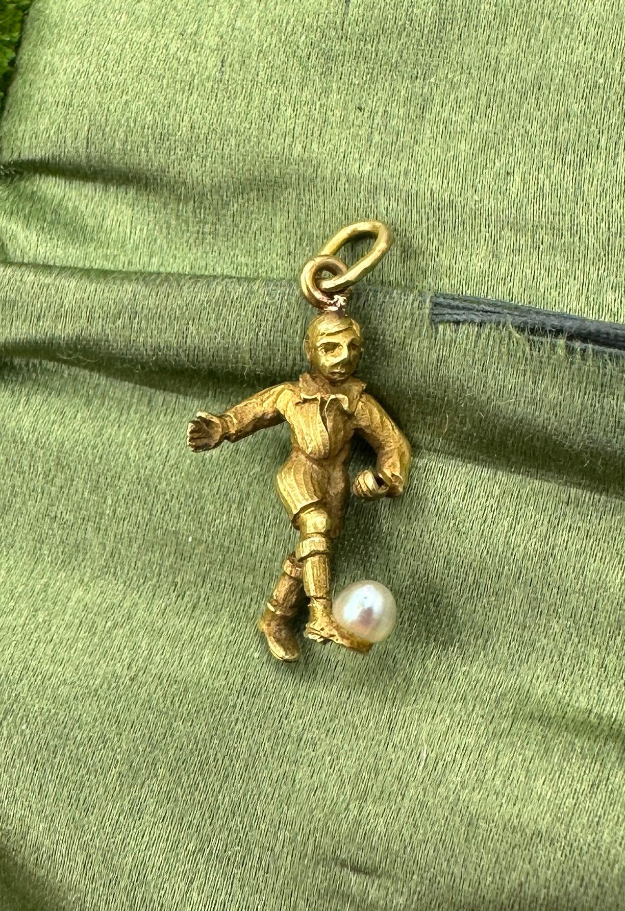 Antike Halskette mit Anhänger für Fußballspieler im Art déco-Stil aus Gold mit Perlen für Damen oder Herren im Angebot