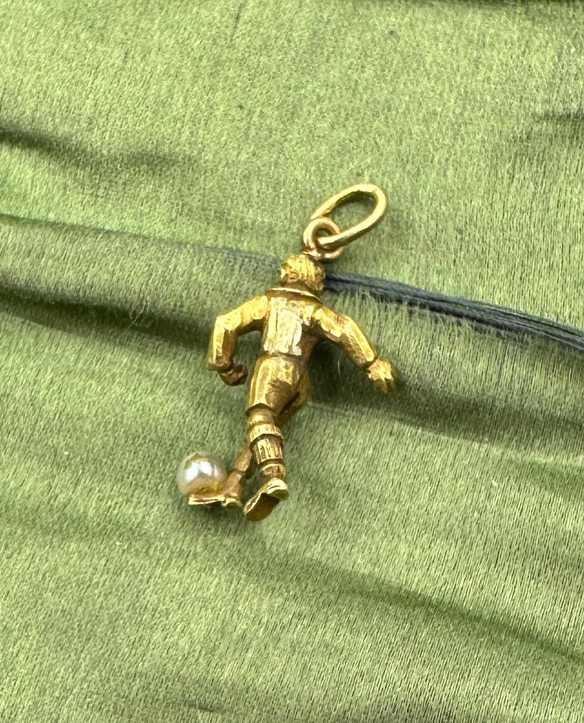 Antike Halskette mit Anhänger für Fußballspieler im Art déco-Stil aus Gold mit Perlen im Angebot 5